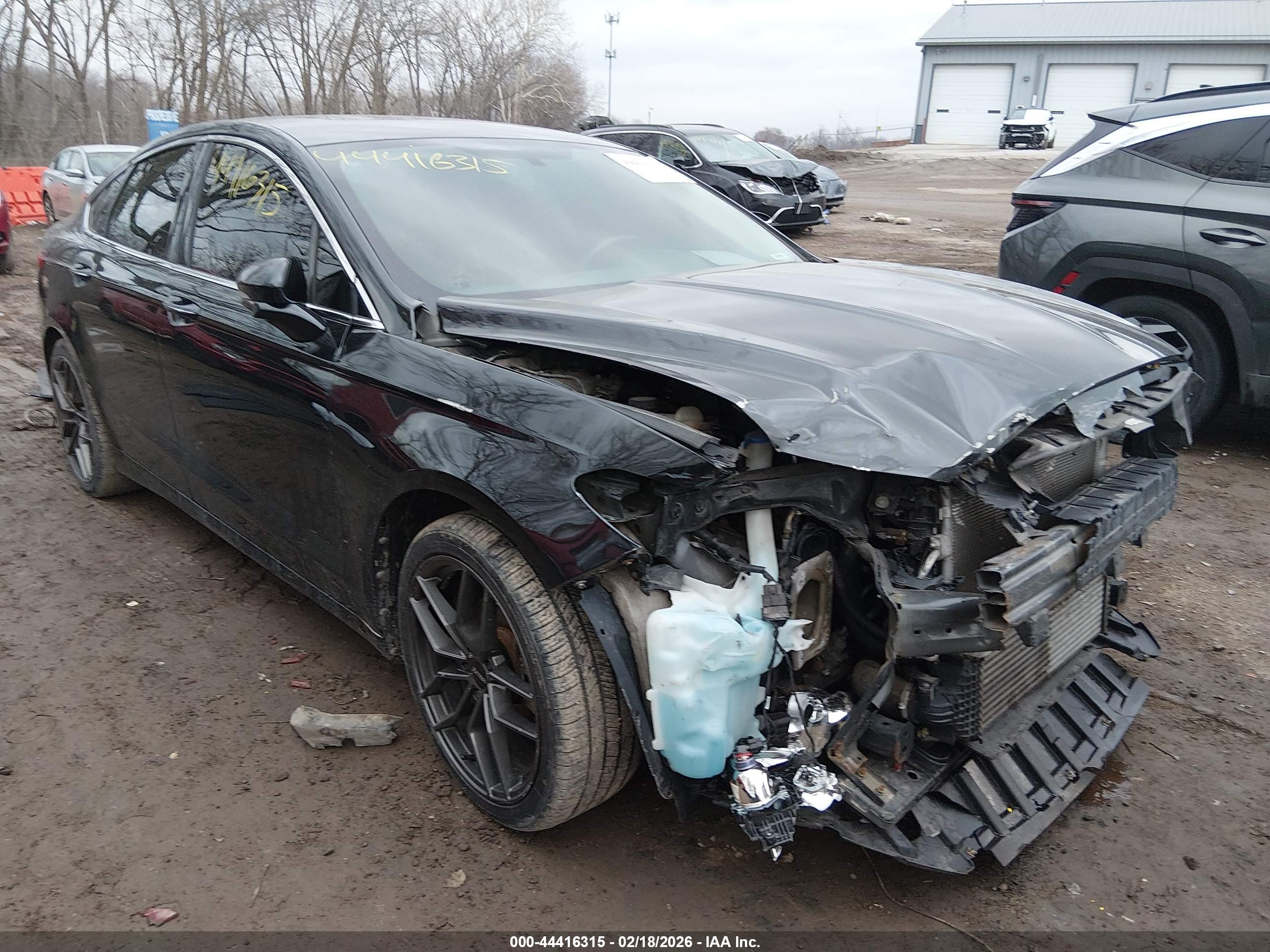 FORD FUSION image 6