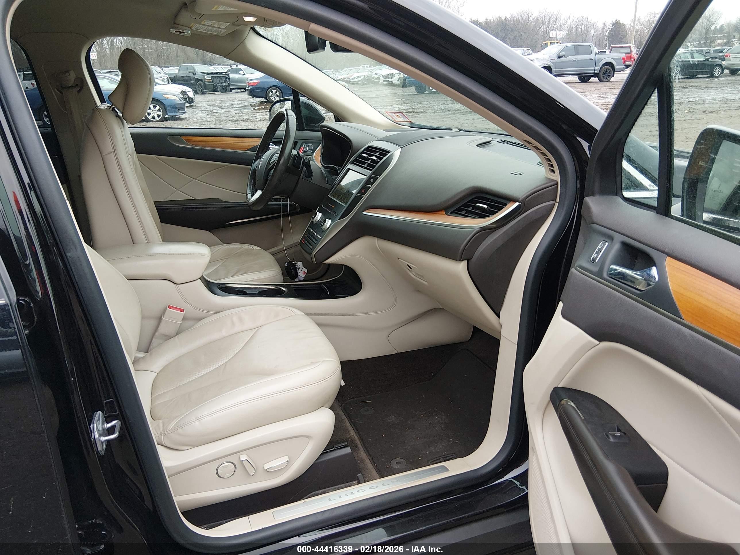 LINCOLN MKC image 5