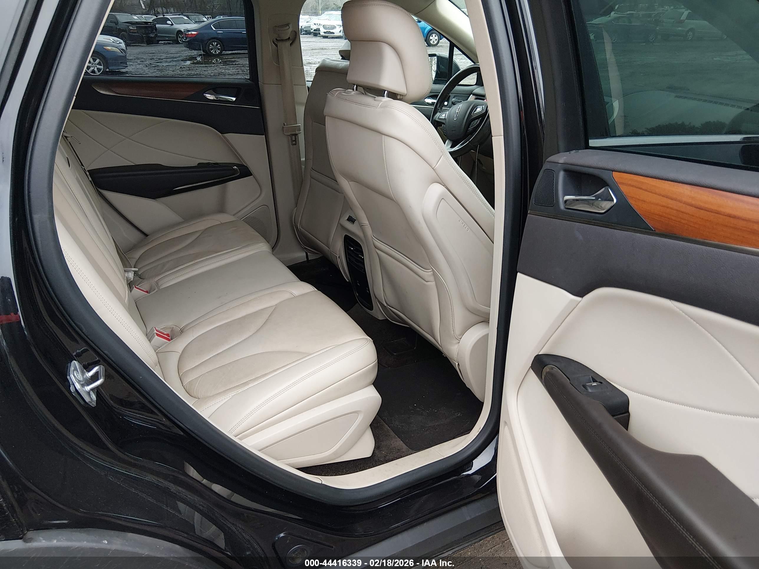 LINCOLN MKC image 8