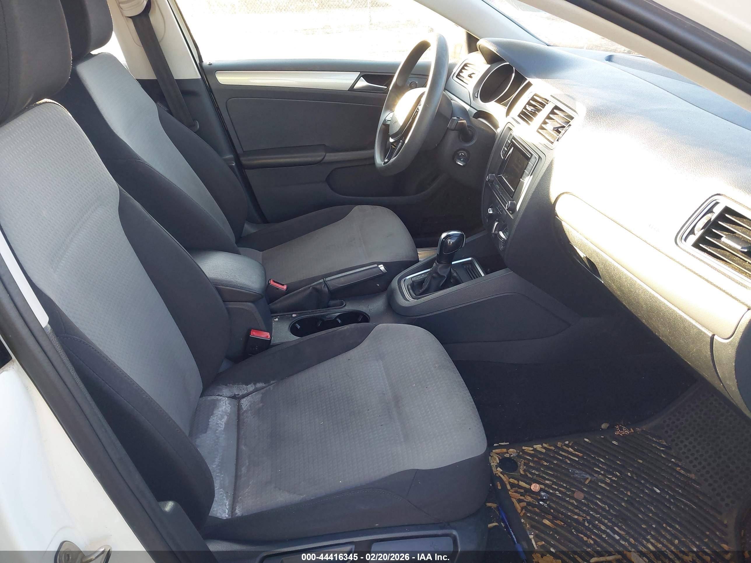 VOLKSWAGEN JETTA image 5