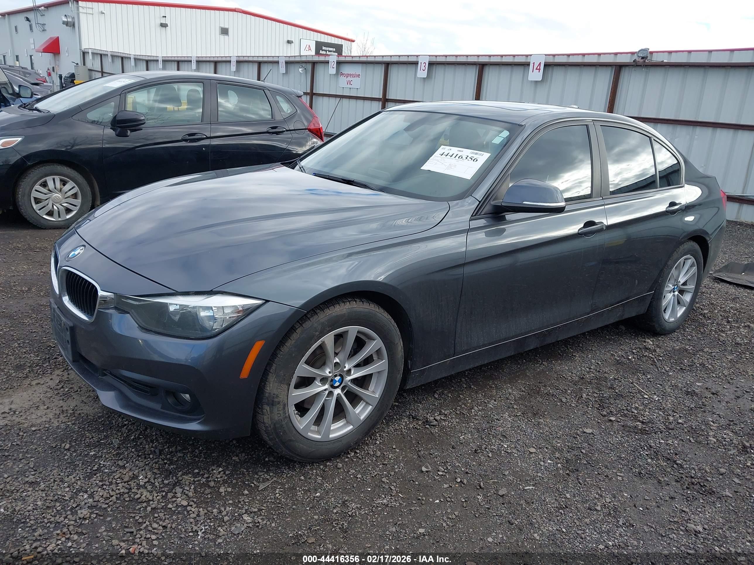 BMW 320I image 2