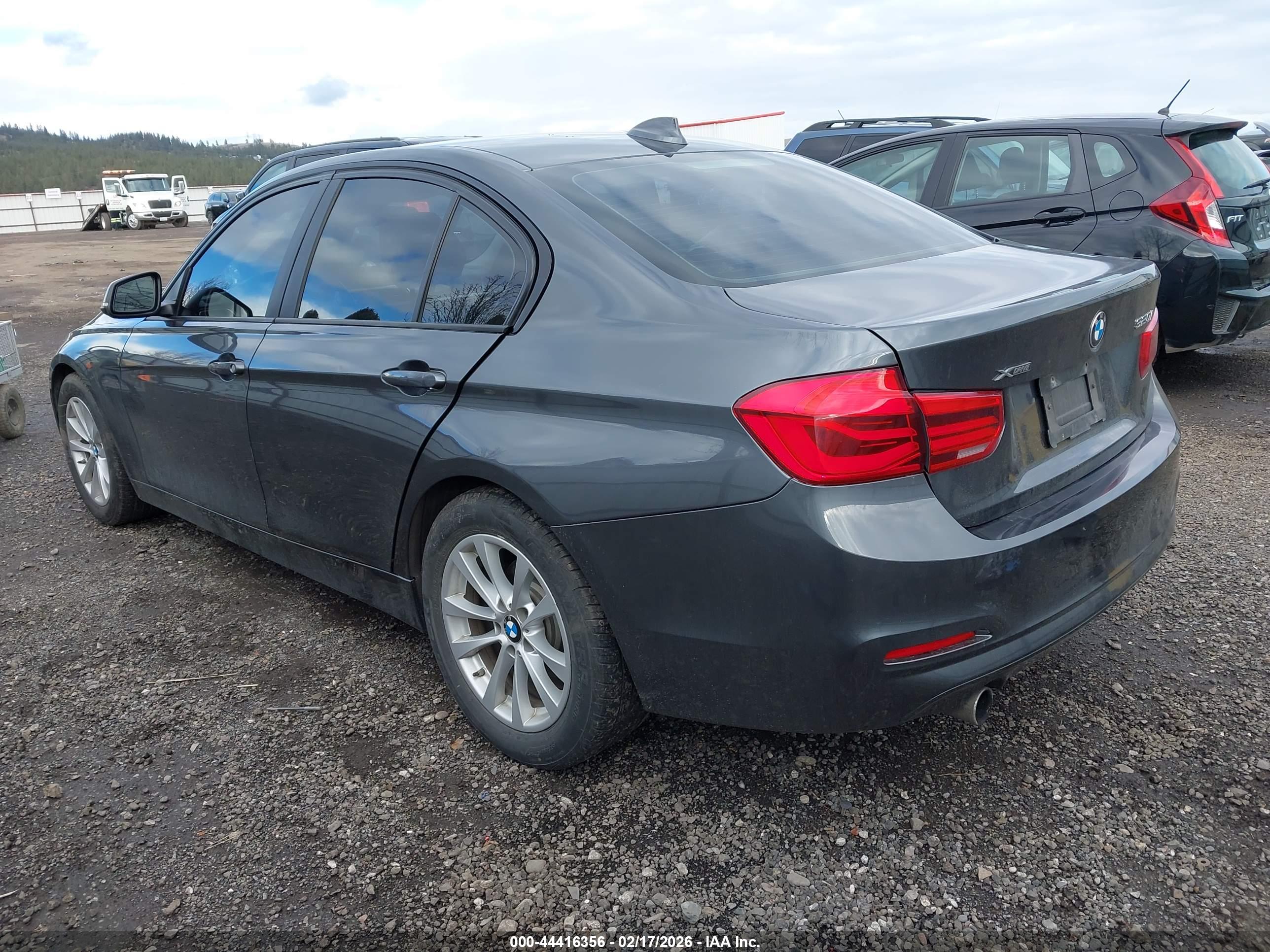 BMW 320I image 3