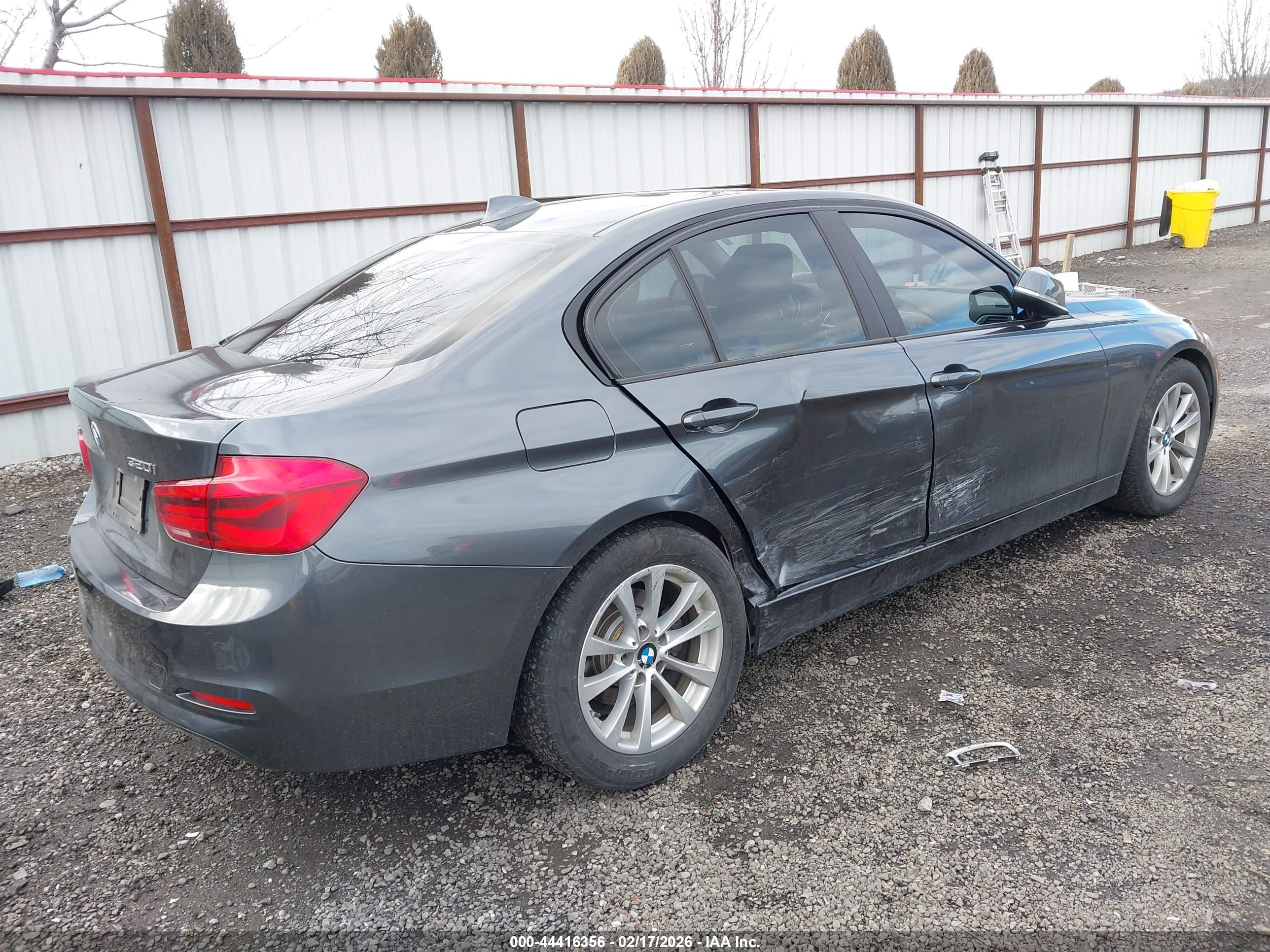 BMW 320I image 4