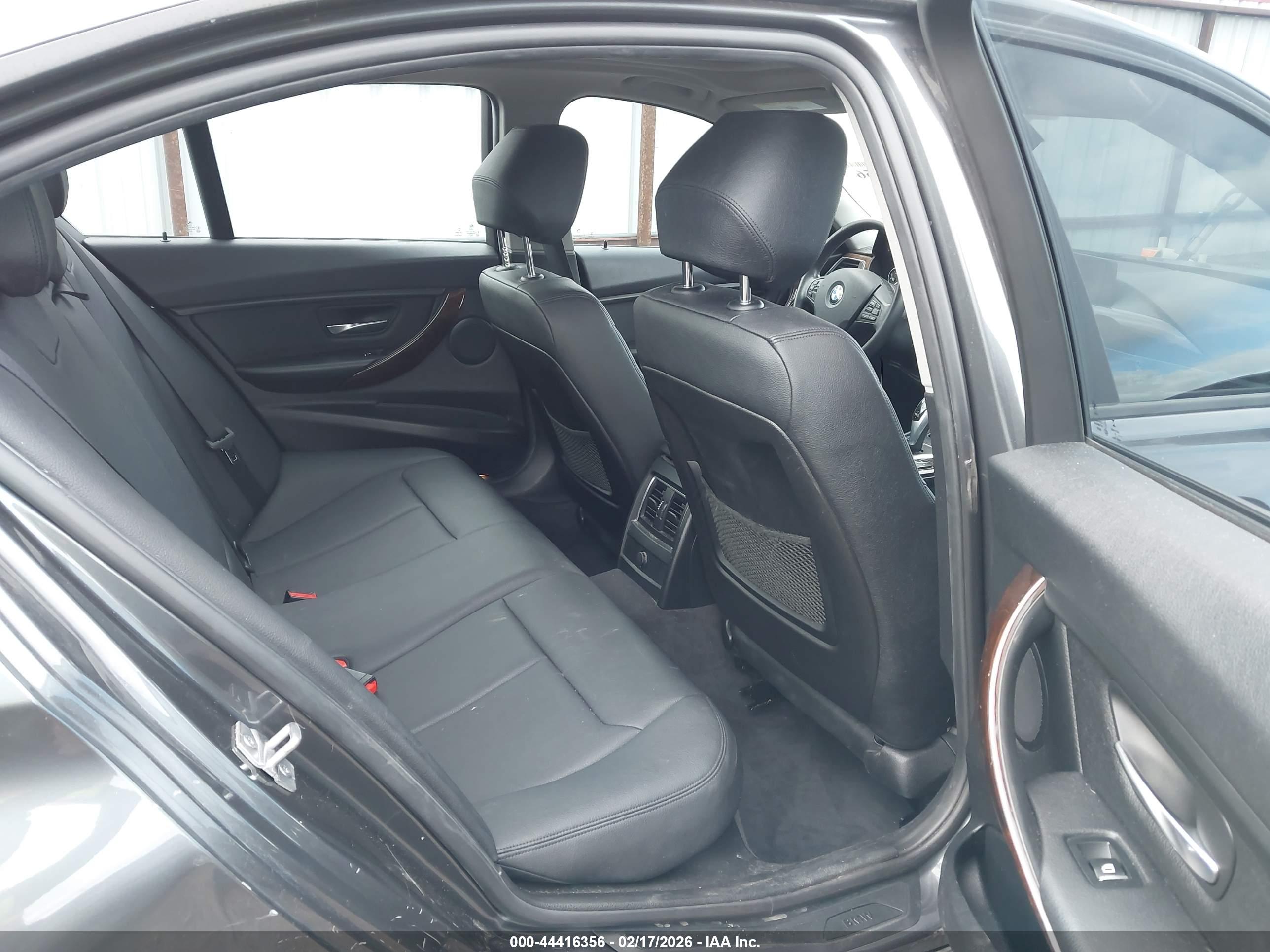 BMW 320I image 8
