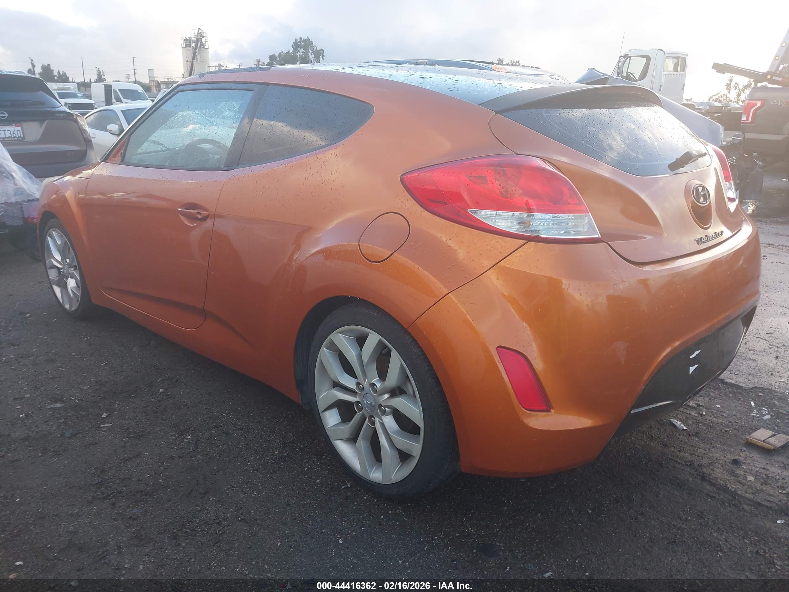 HYUNDAI VELOSTER image 3