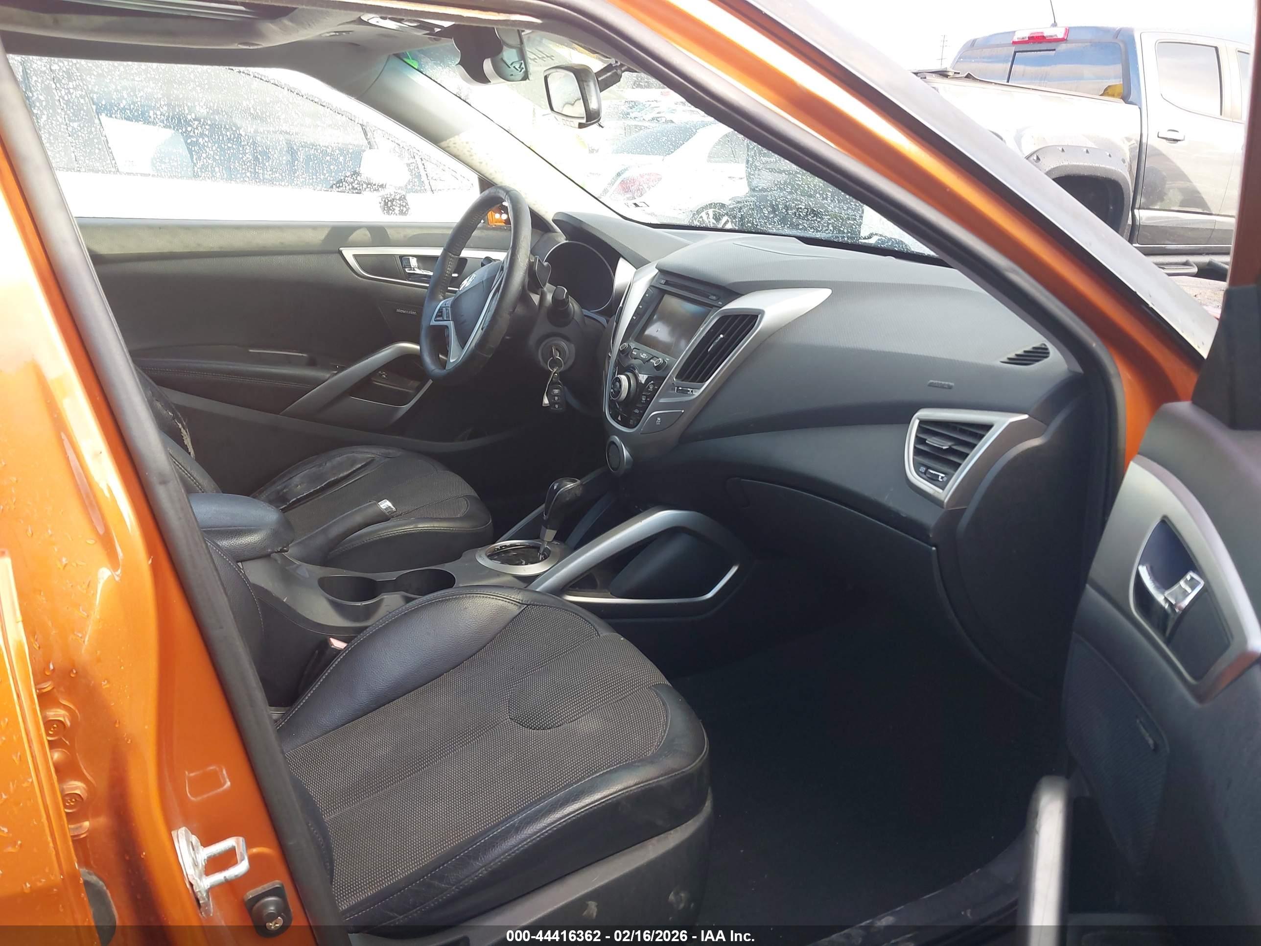 HYUNDAI VELOSTER image 5