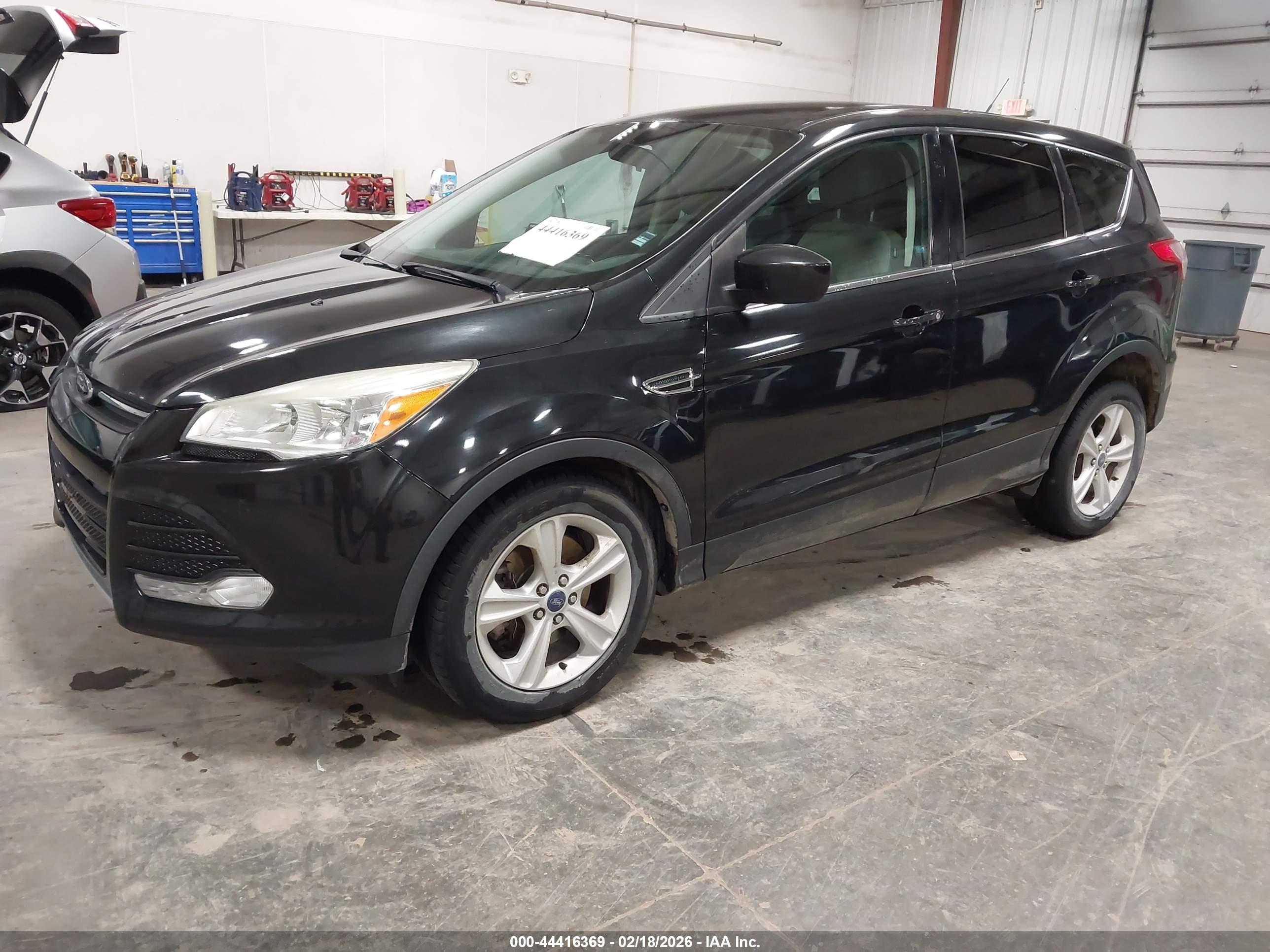FORD ESCAPE image 2