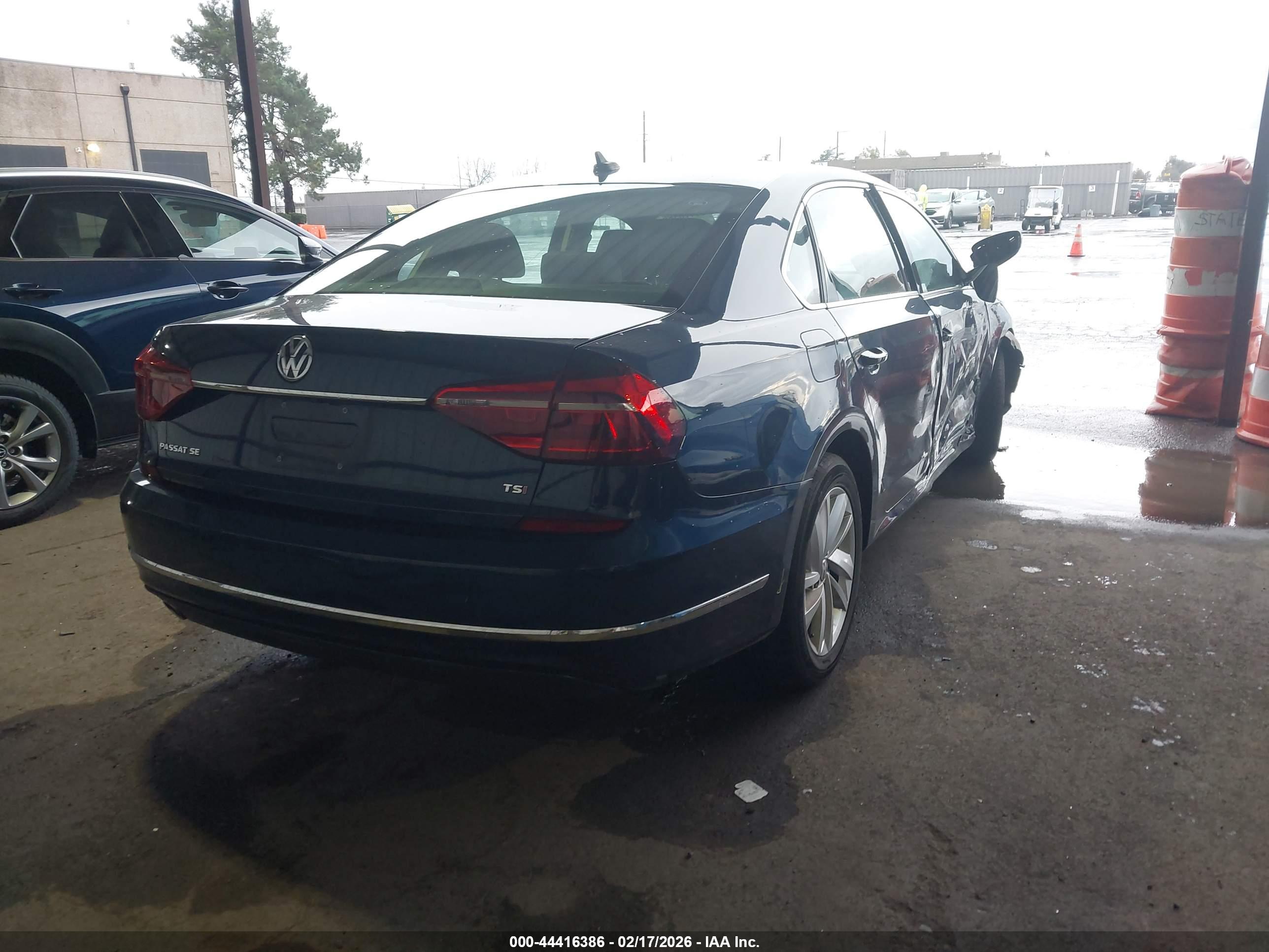 VOLKSWAGEN PASSAT image 4