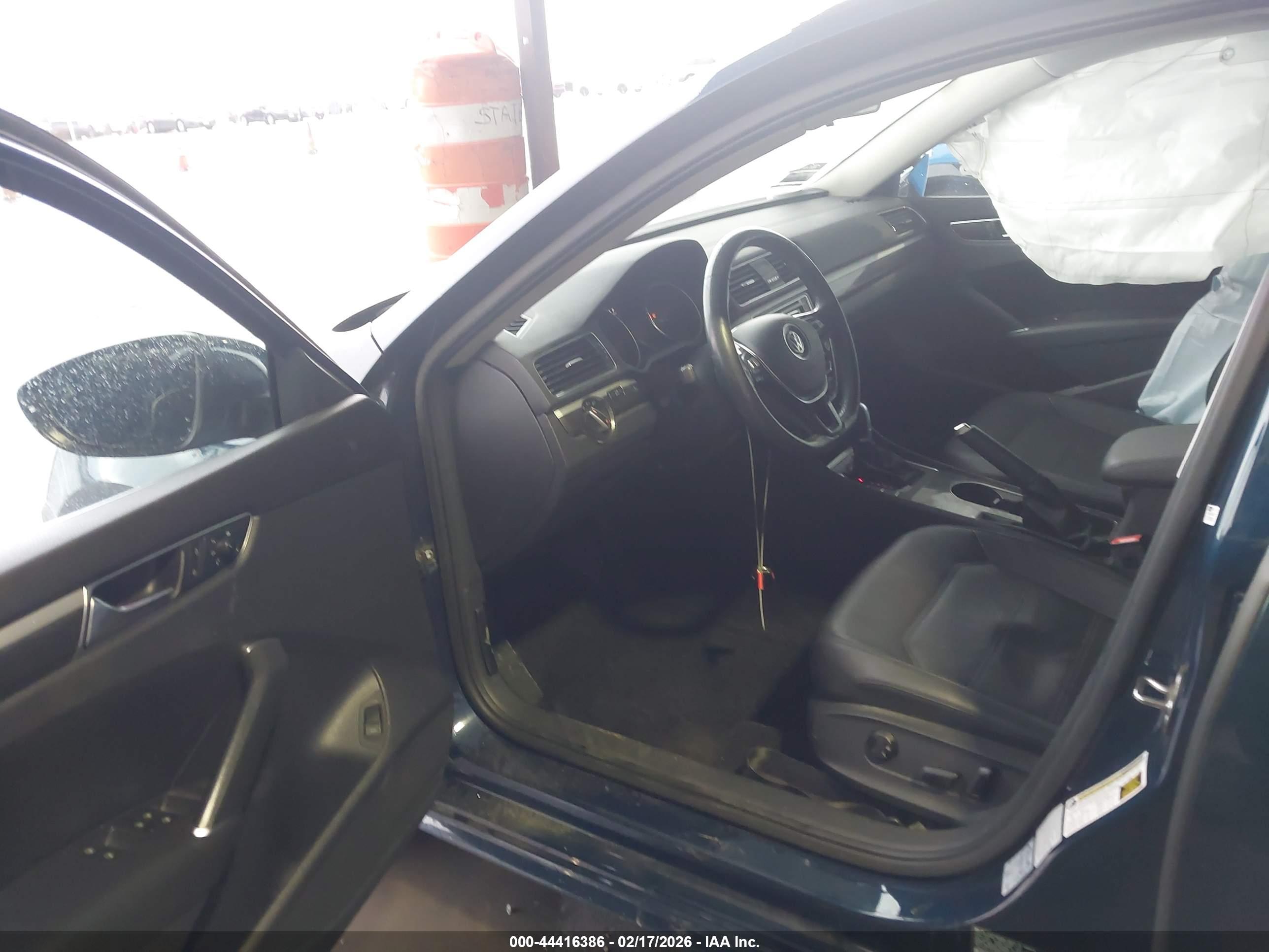 VOLKSWAGEN PASSAT image 5