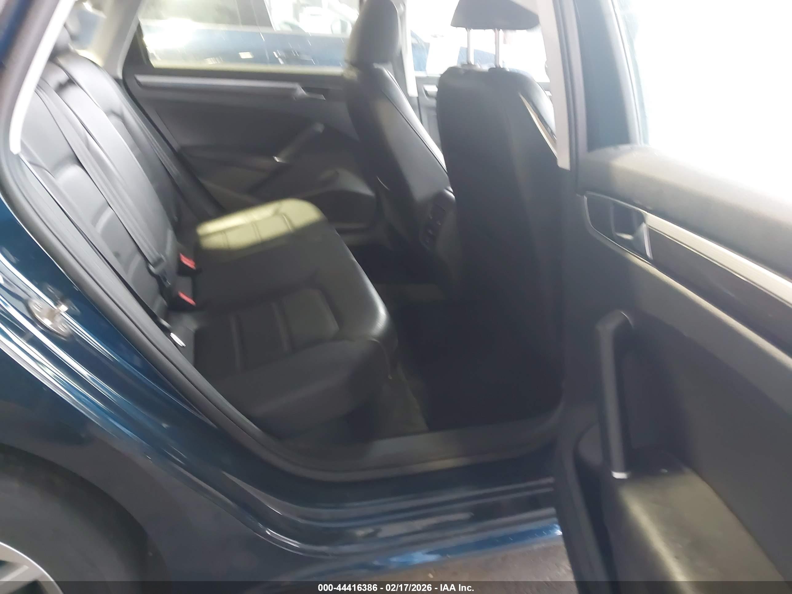 VOLKSWAGEN PASSAT image 8