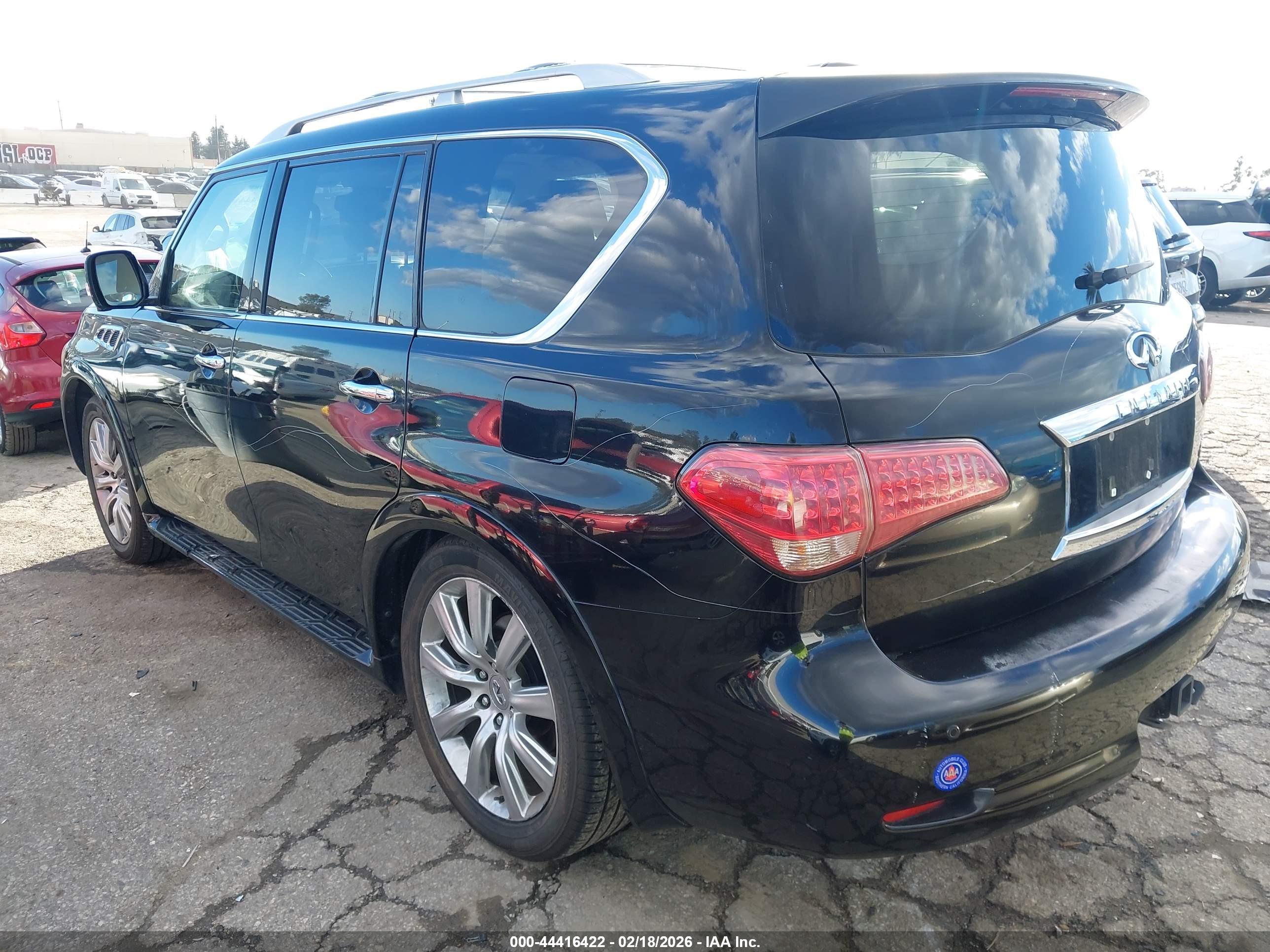 INFINITI QX56 image 3
