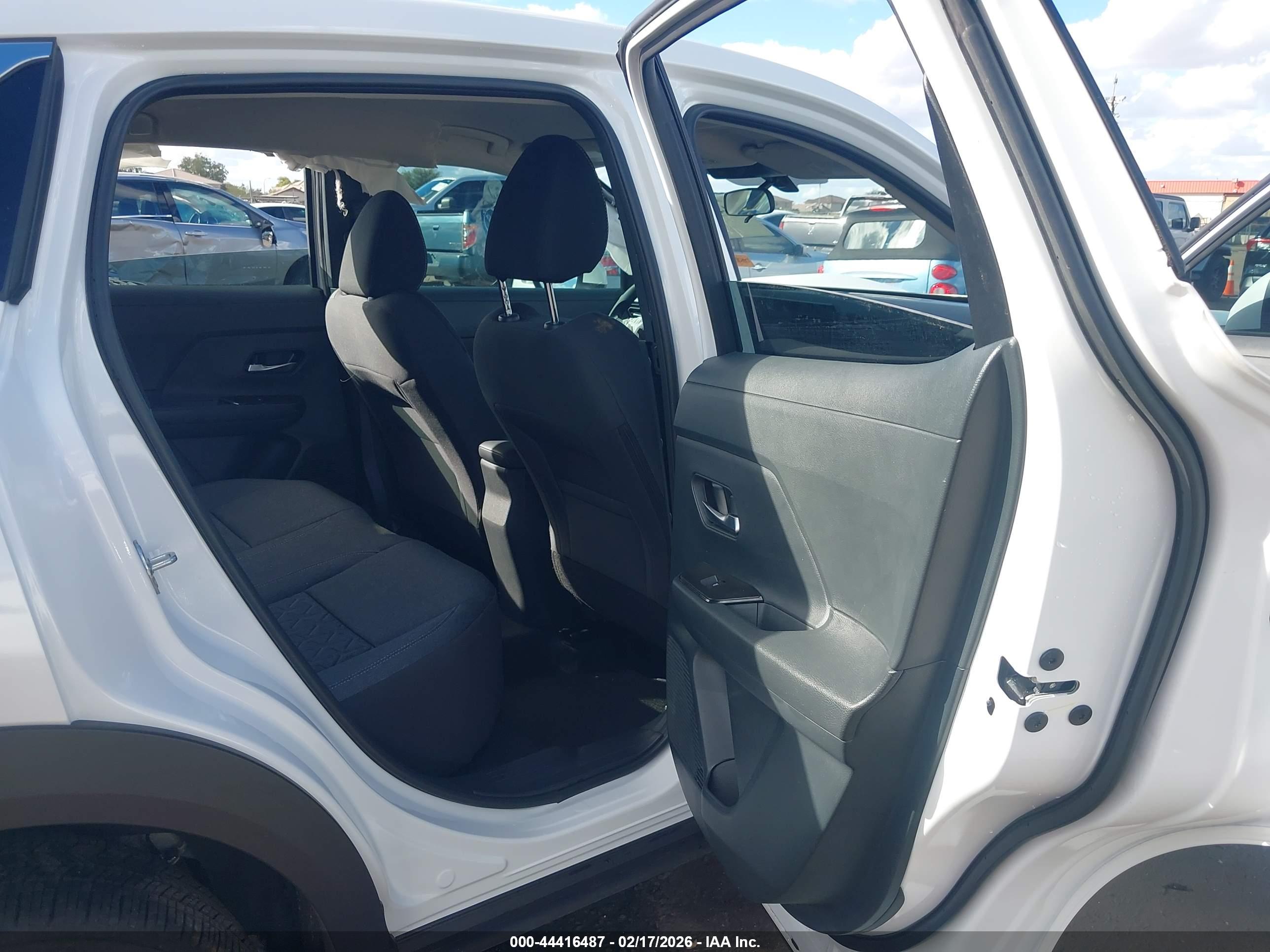 NISSAN KICKS image 8