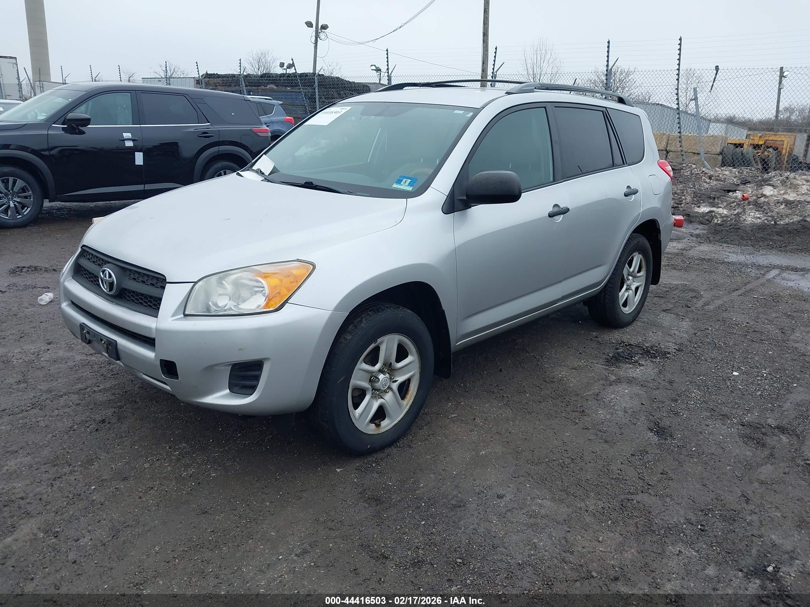 TOYOTA RAV4 image 2