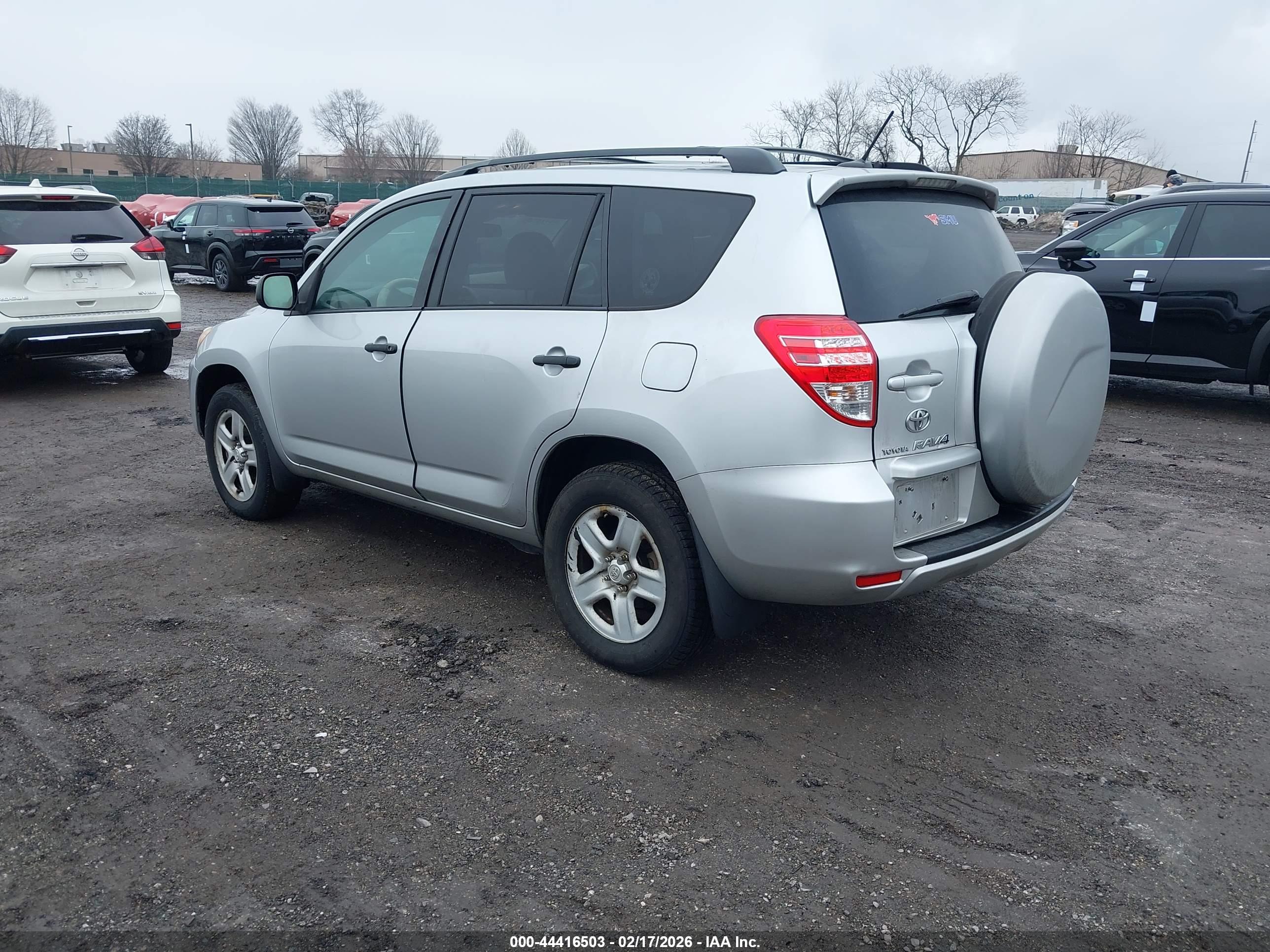TOYOTA RAV4 image 3