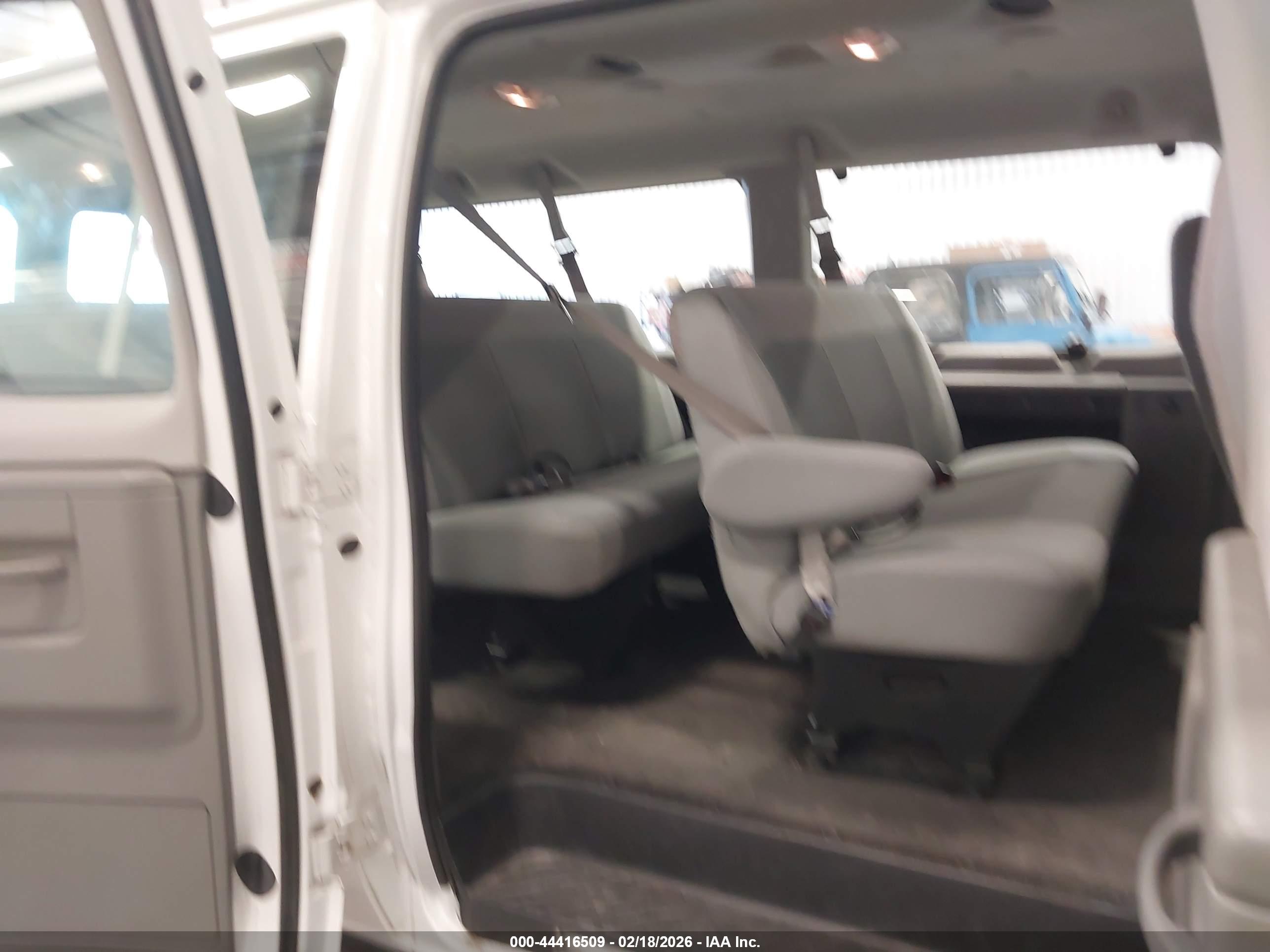 FORD E-350 image 8