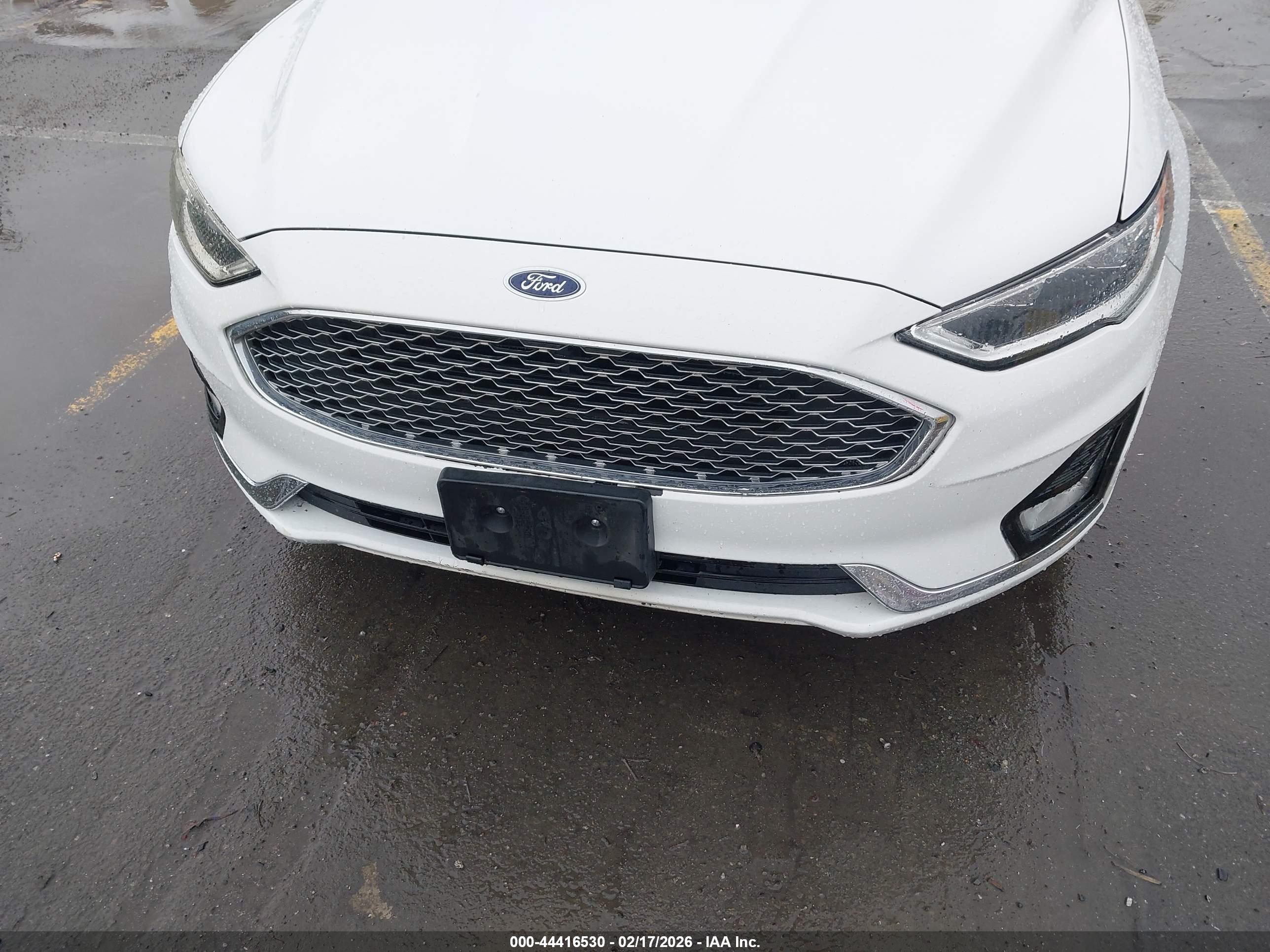 FORD FUSION image 6