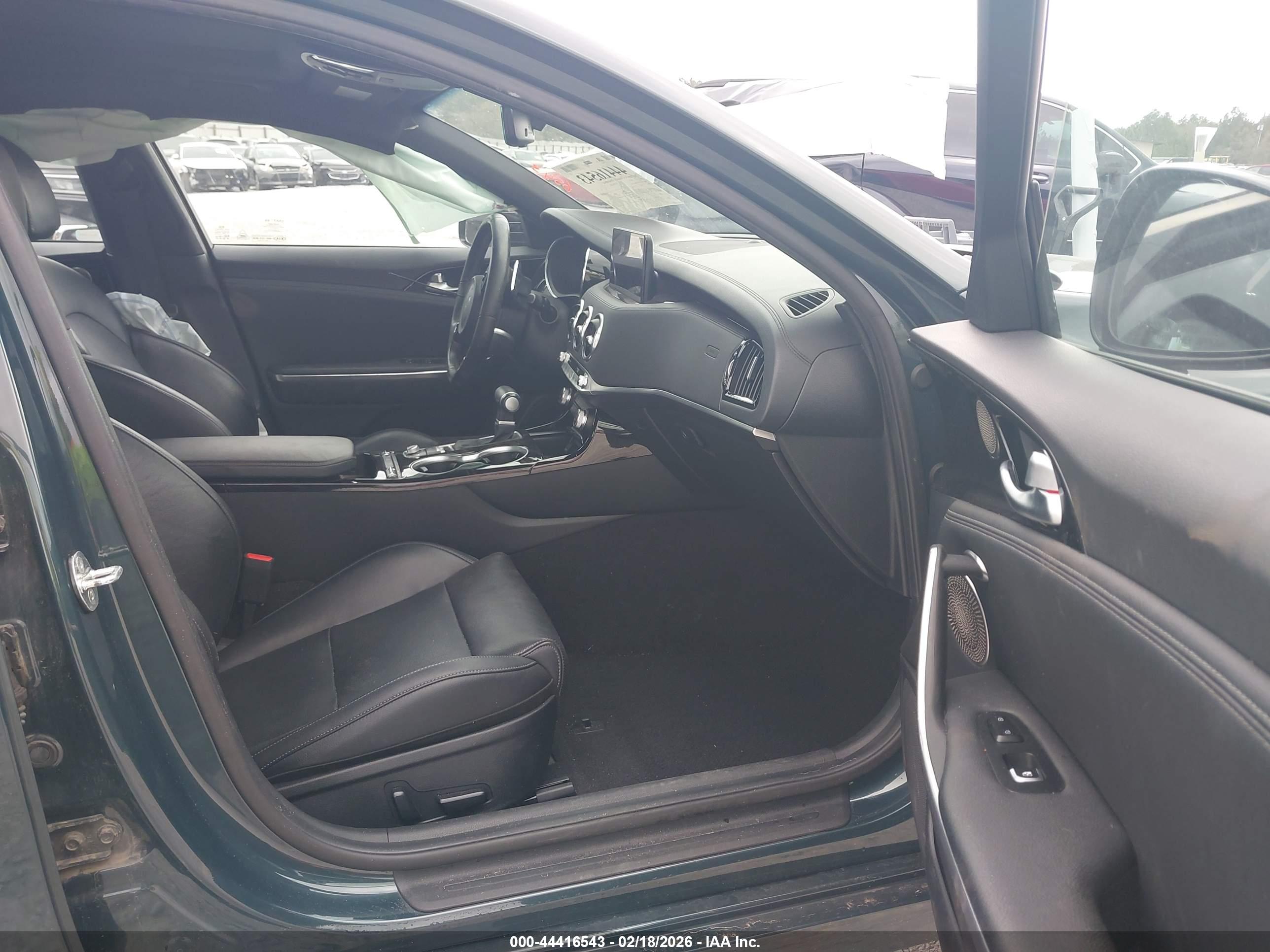KIA STINGER image 5
