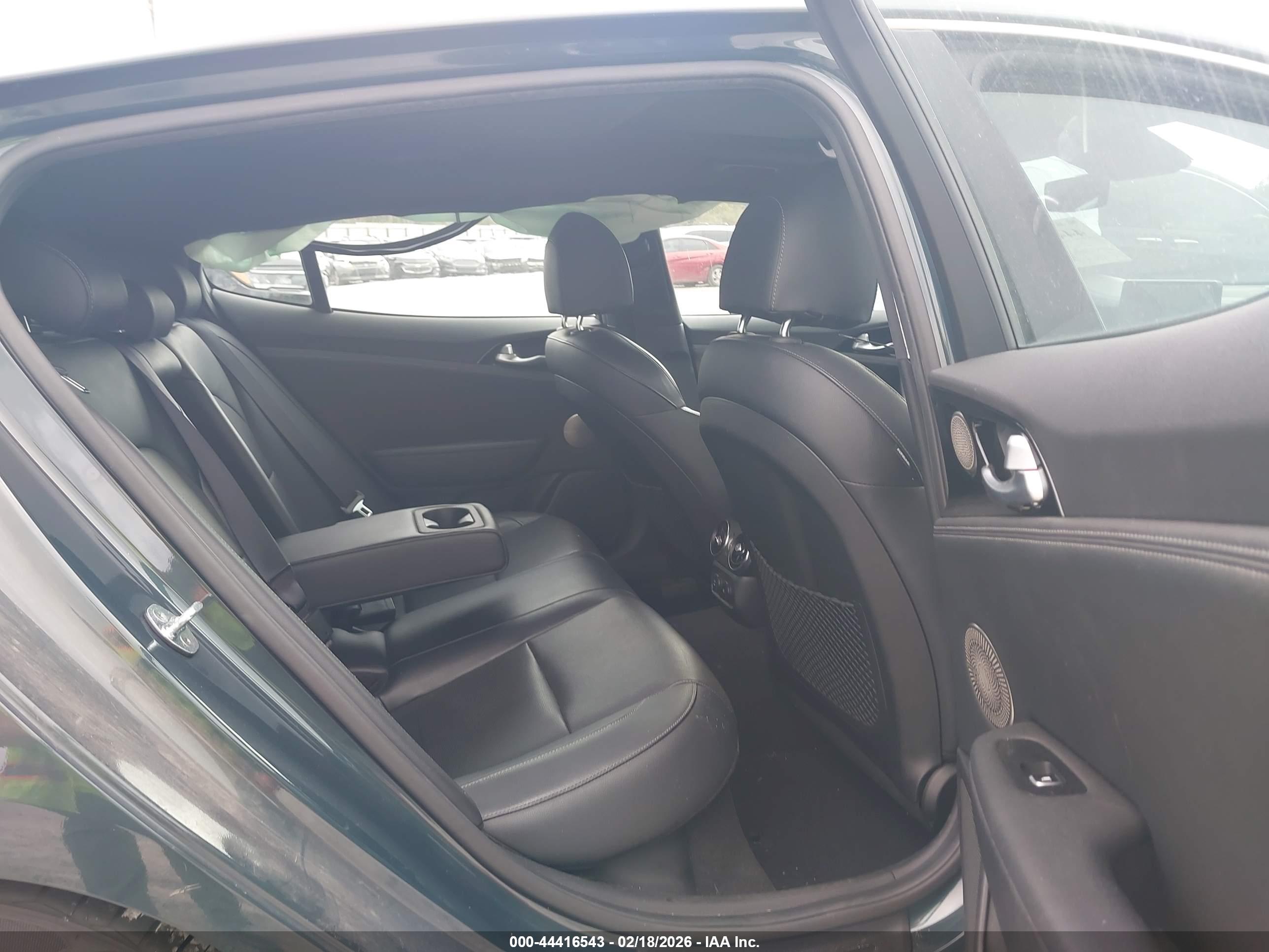 KIA STINGER image 8