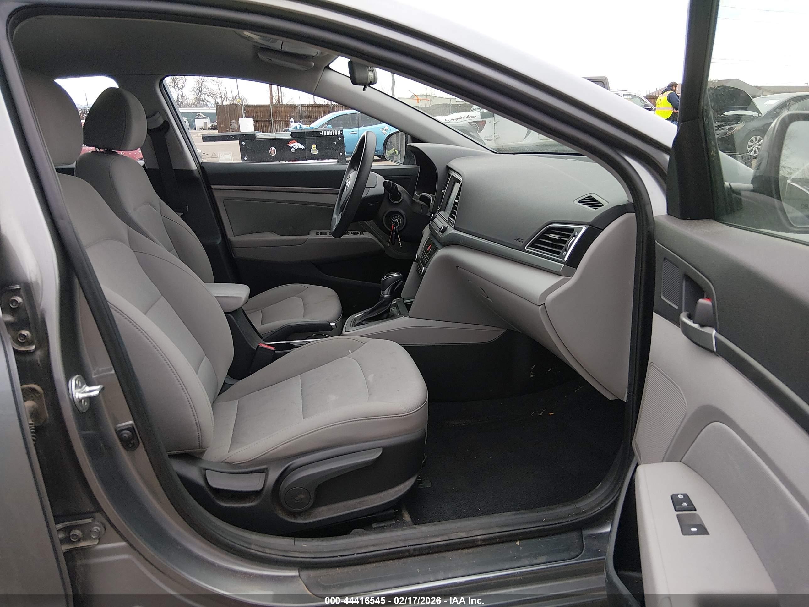 HYUNDAI ELANTRA image 5