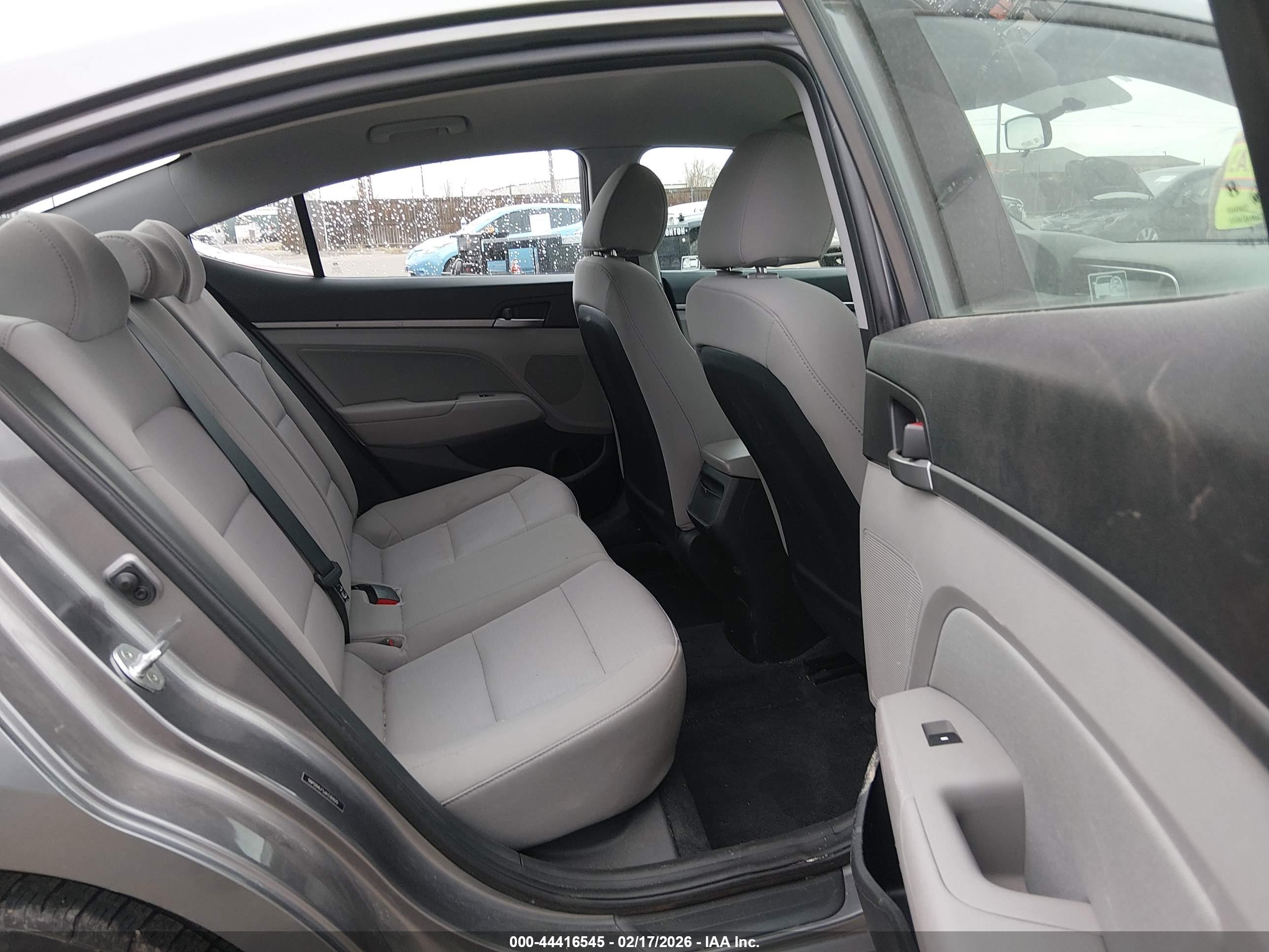 HYUNDAI ELANTRA image 8