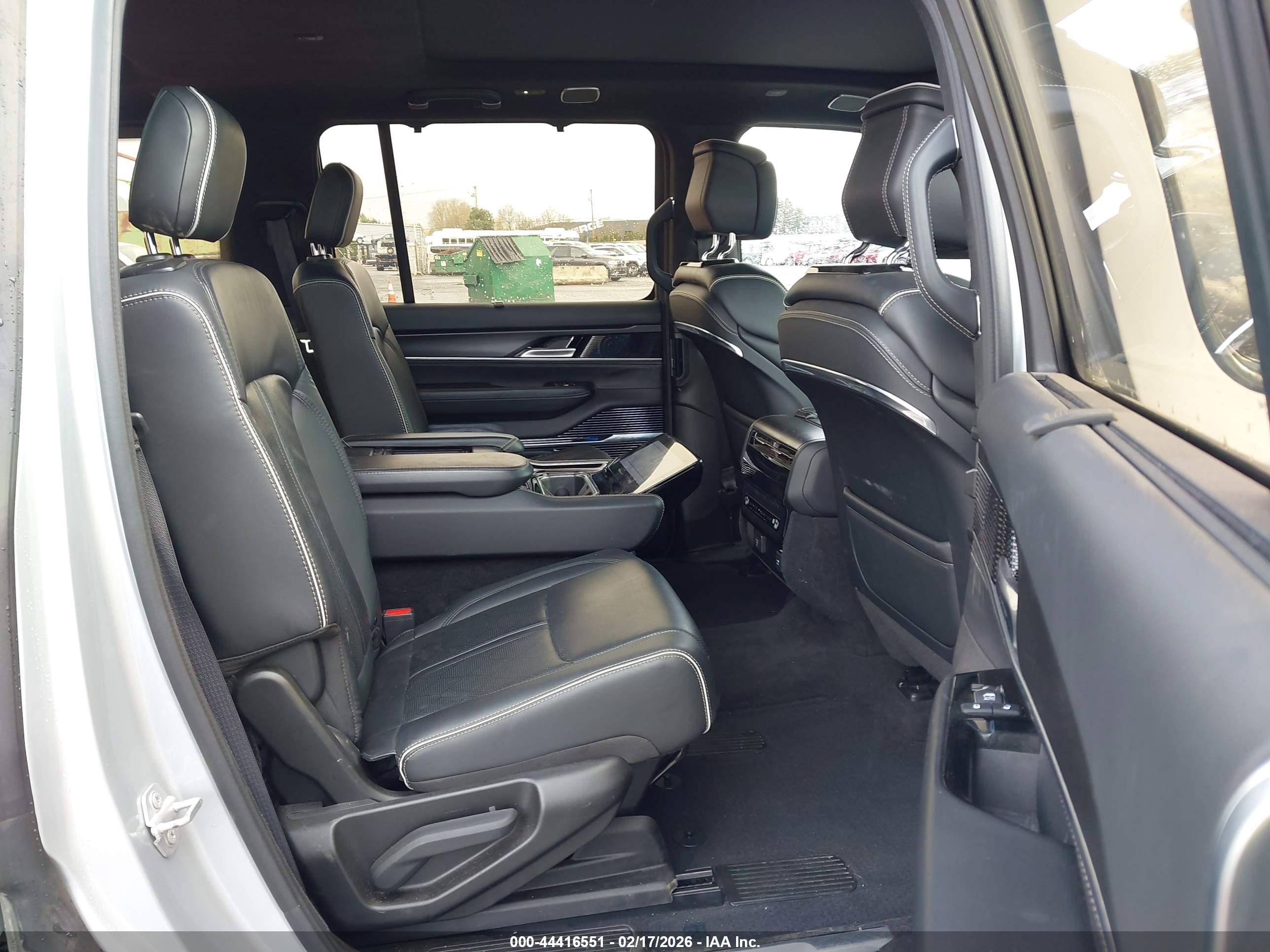 JEEP GRAND image 8