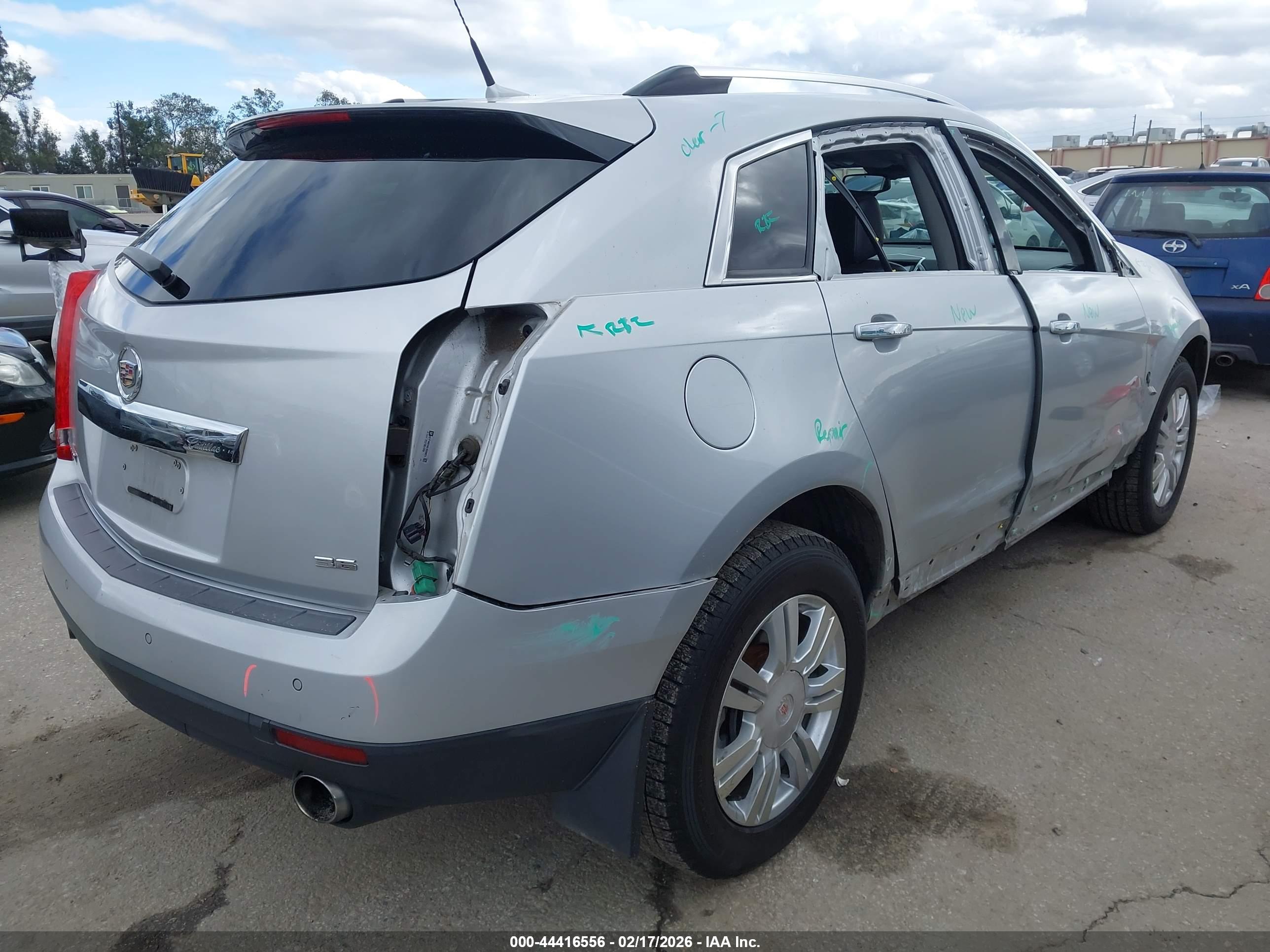 CADILLAC SRX image 4