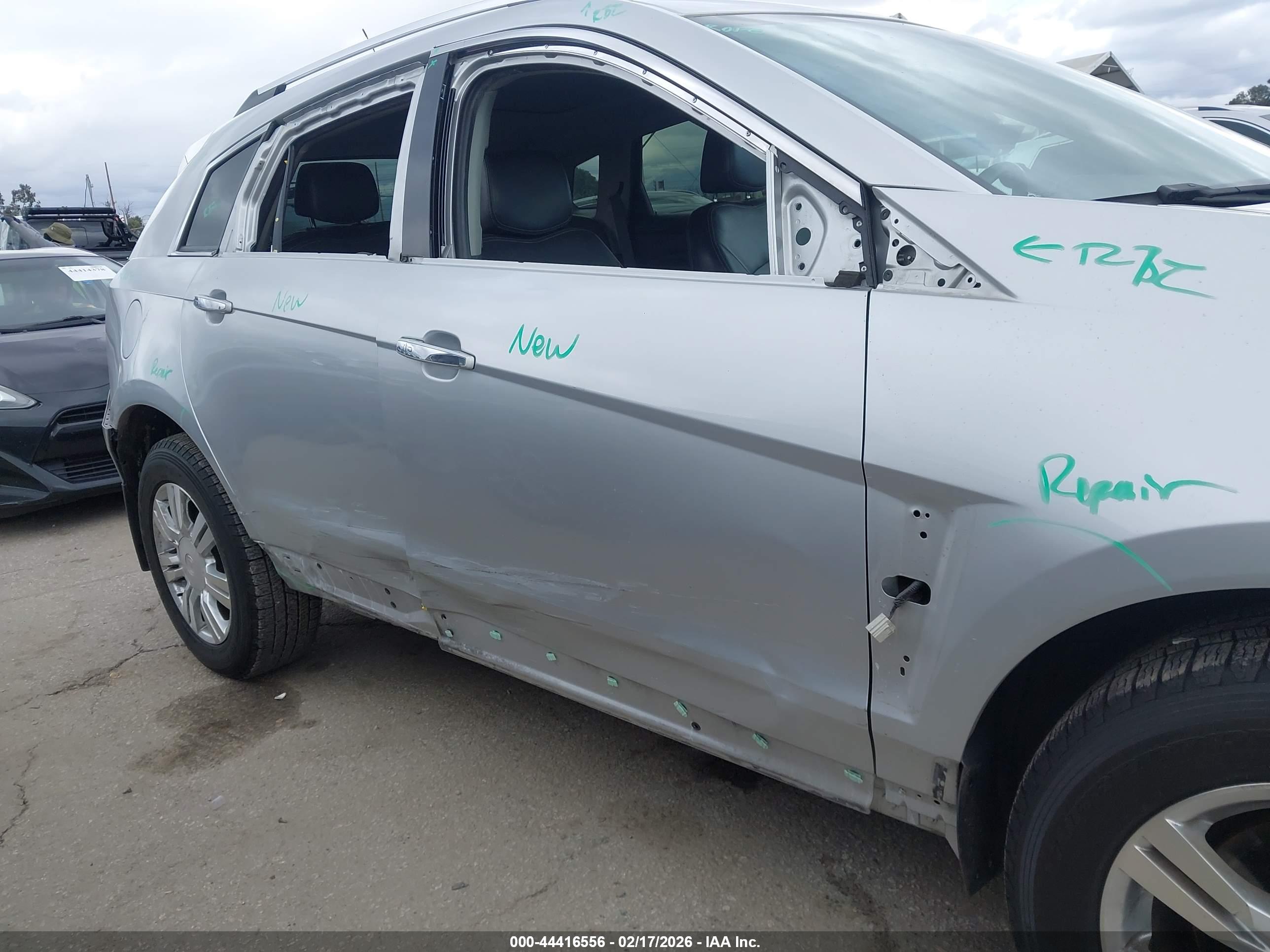 CADILLAC SRX image 6