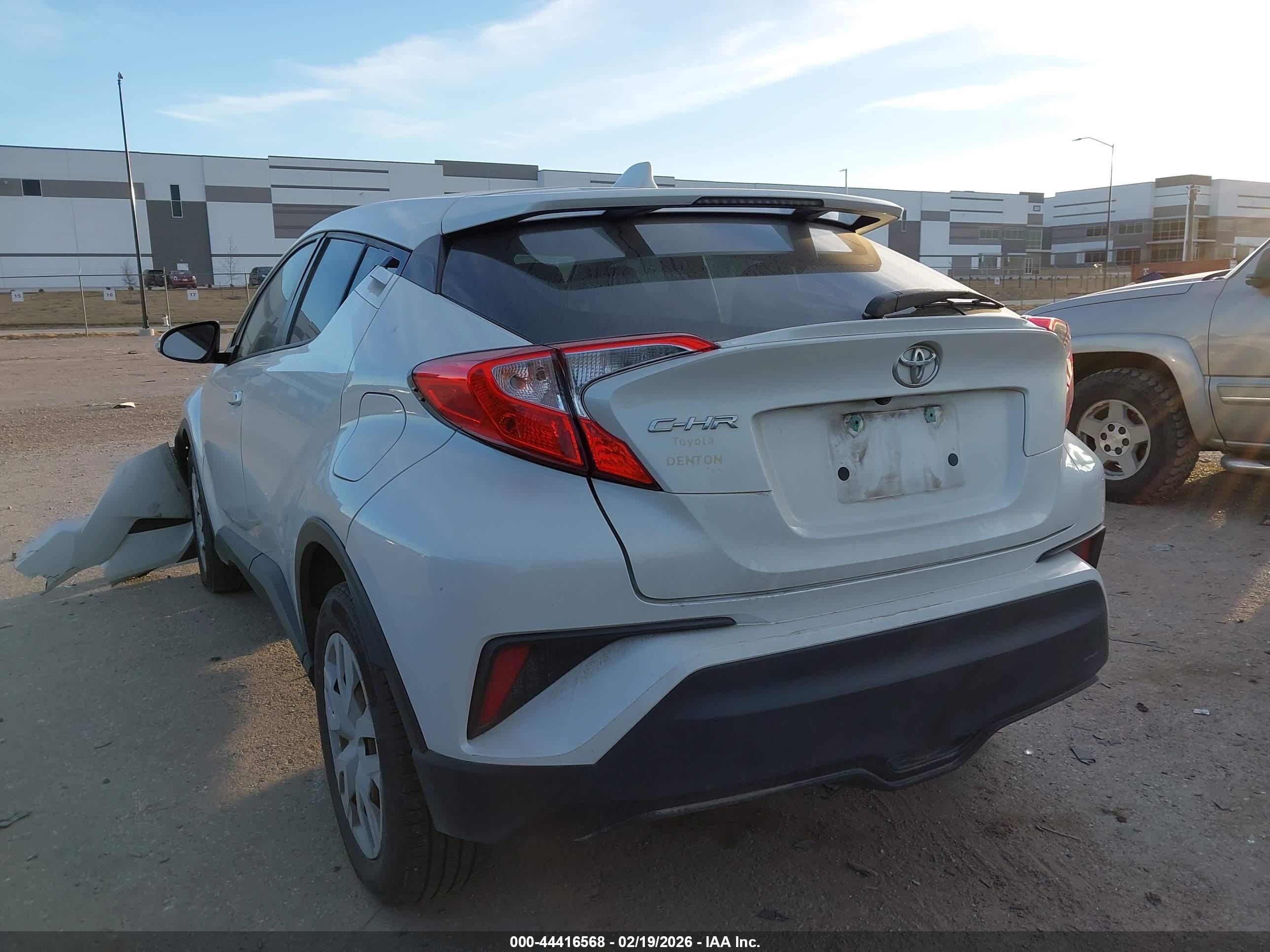 TOYOTA C-HR image 3