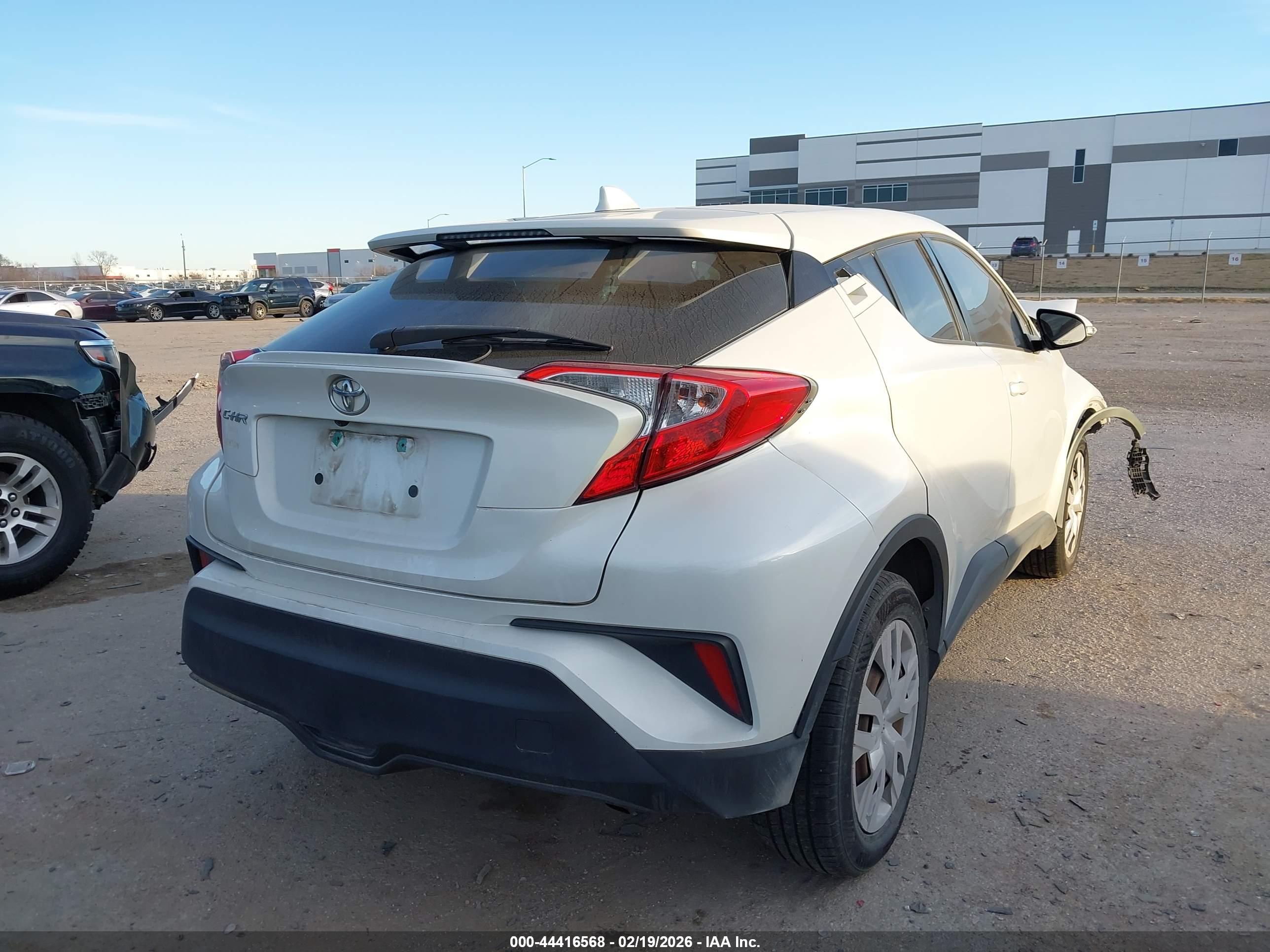 TOYOTA C-HR image 4