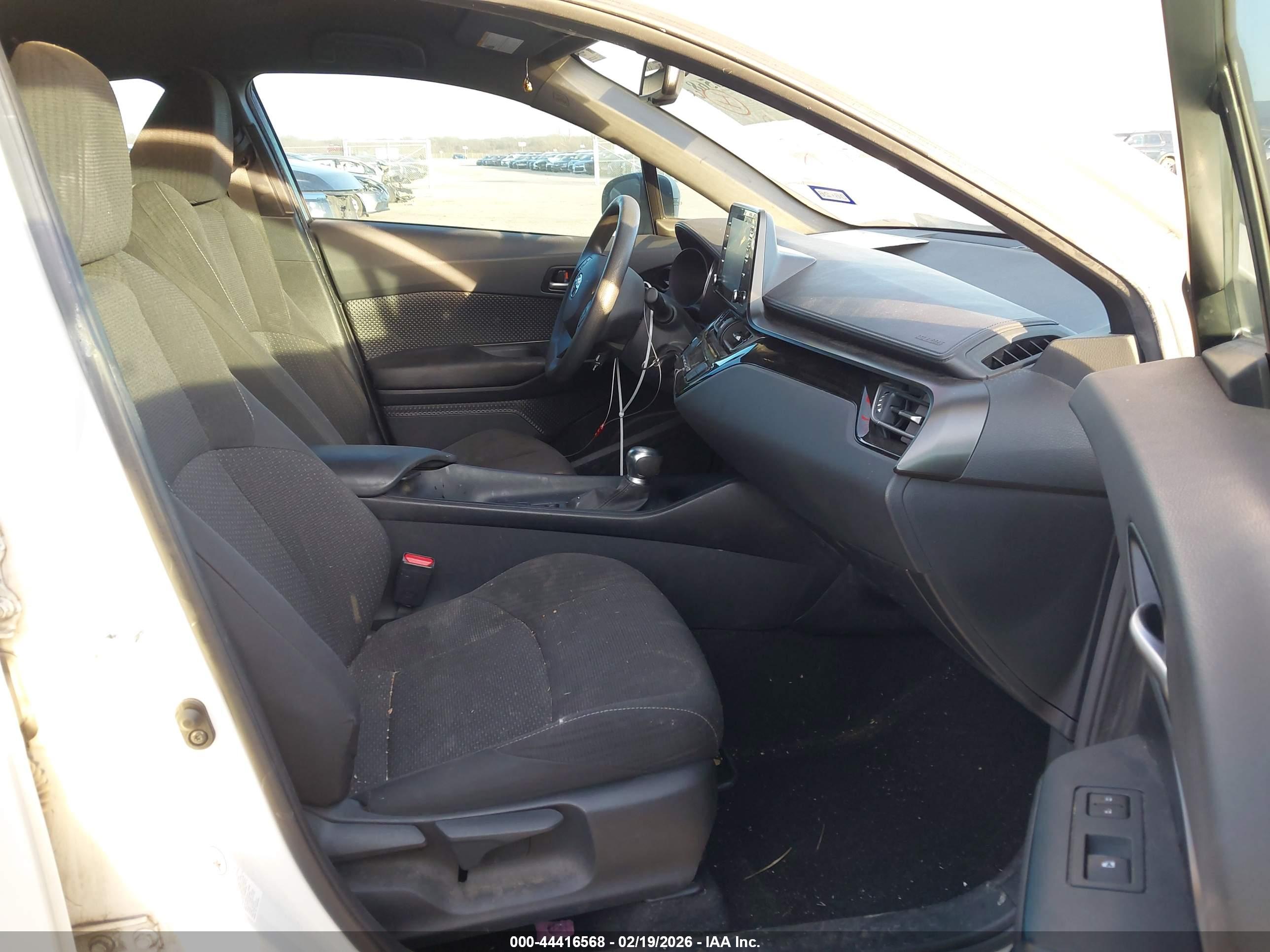 TOYOTA C-HR image 5