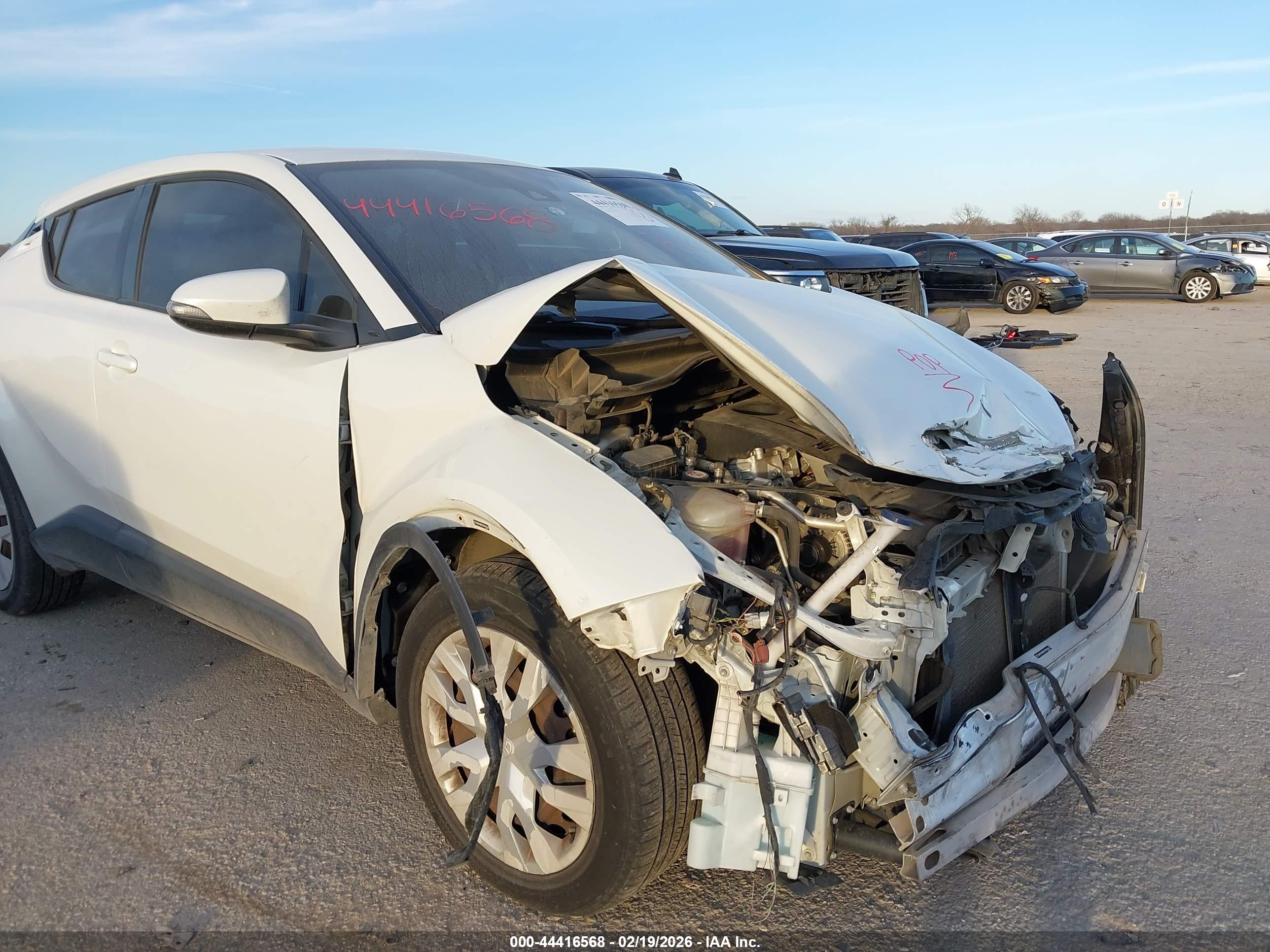 TOYOTA C-HR image 6