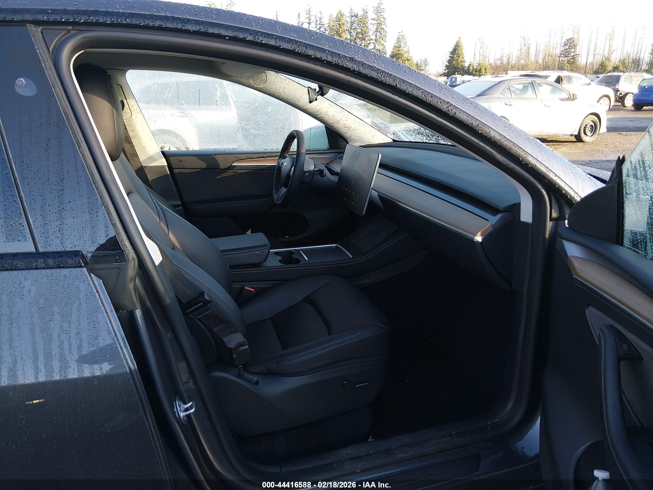 TESLA MODEL image 5