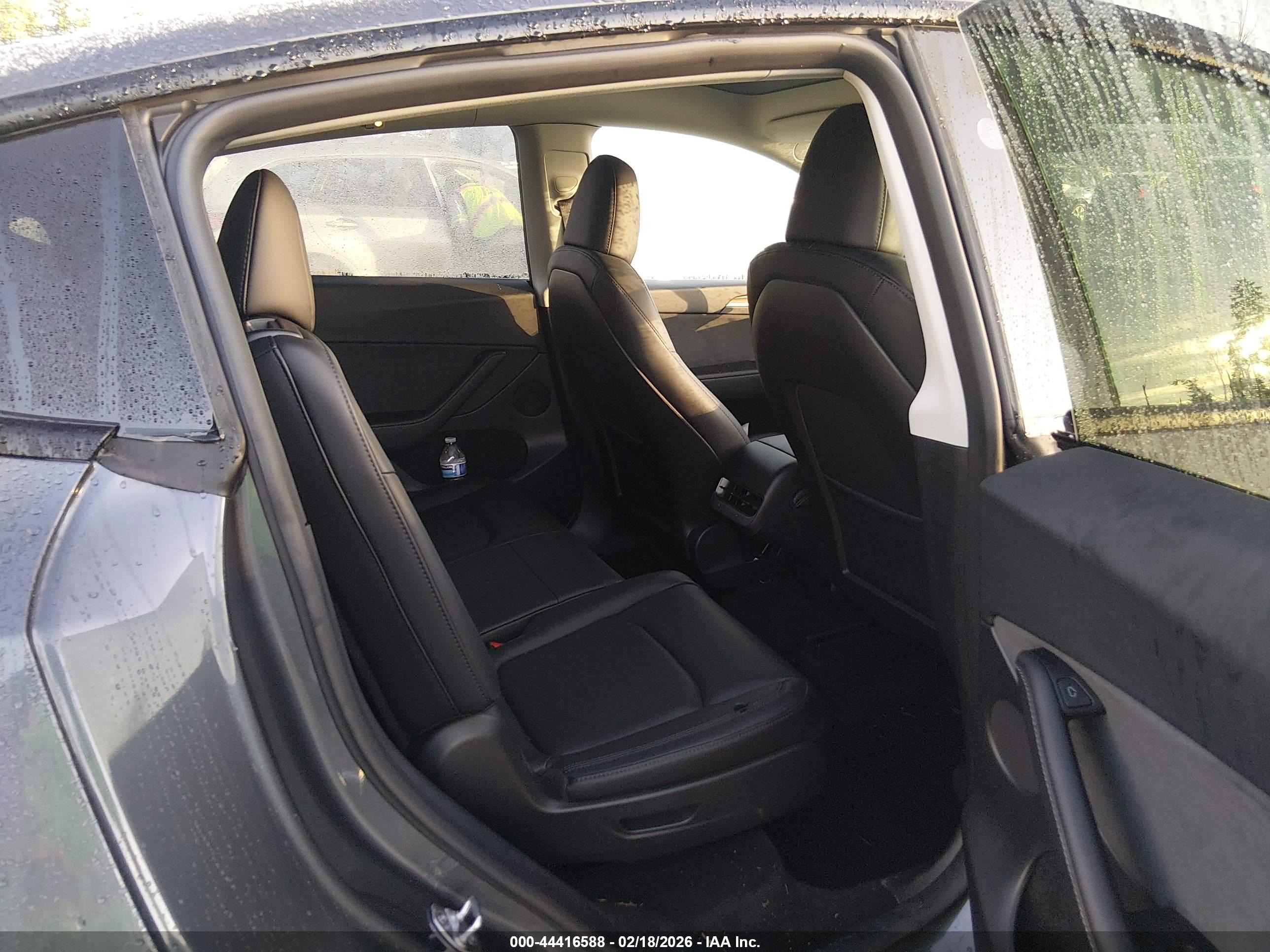TESLA MODEL image 8