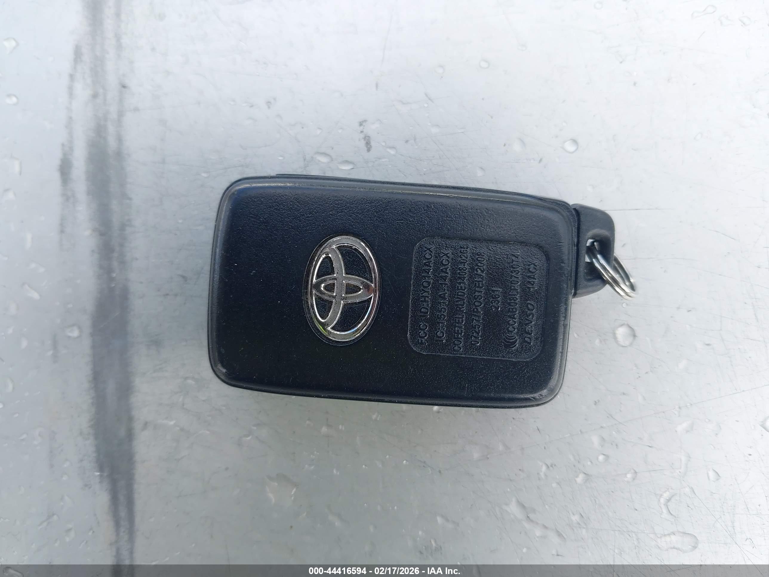 TOYOTA PRIUS image 11