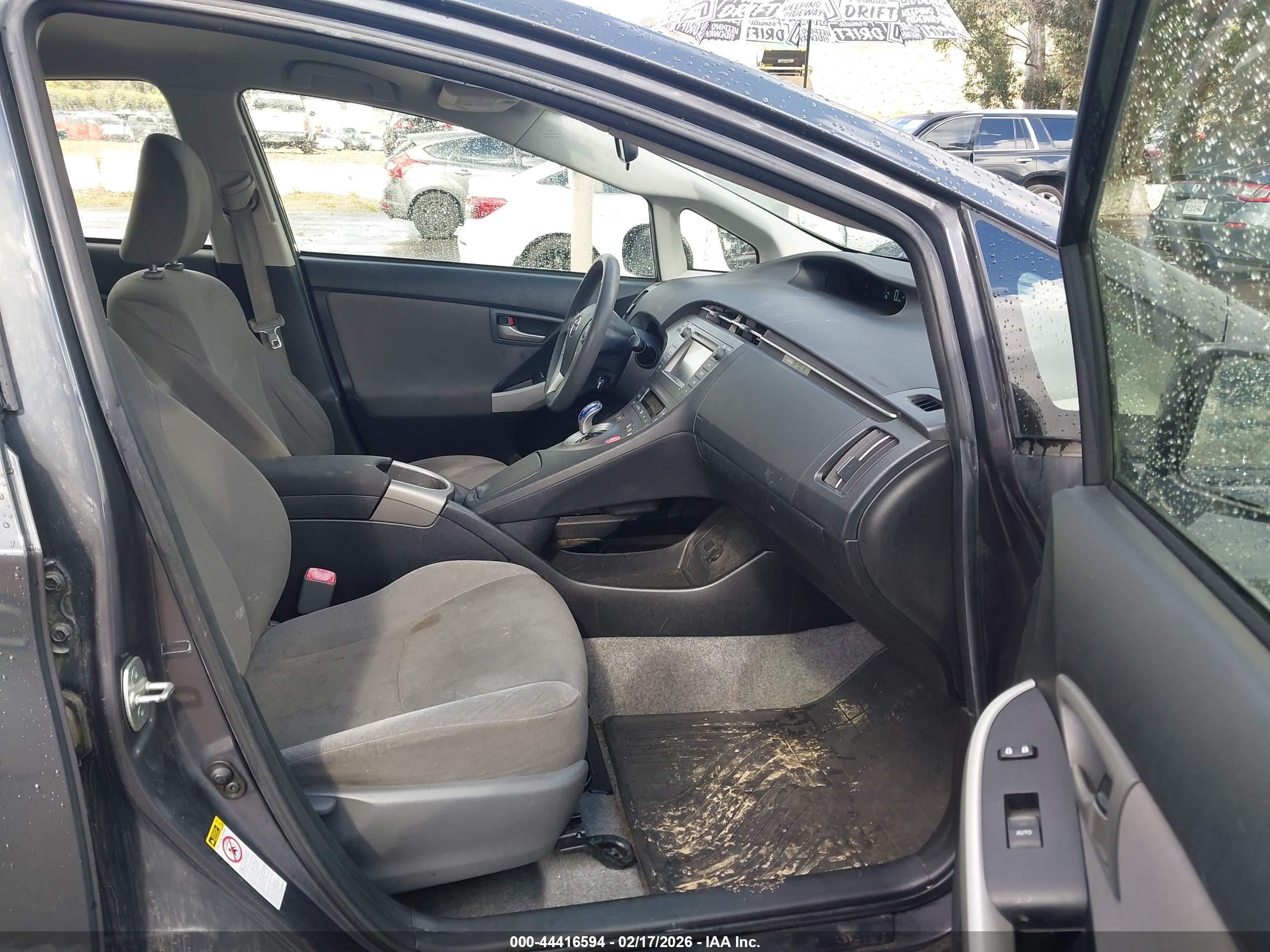 TOYOTA PRIUS image 5