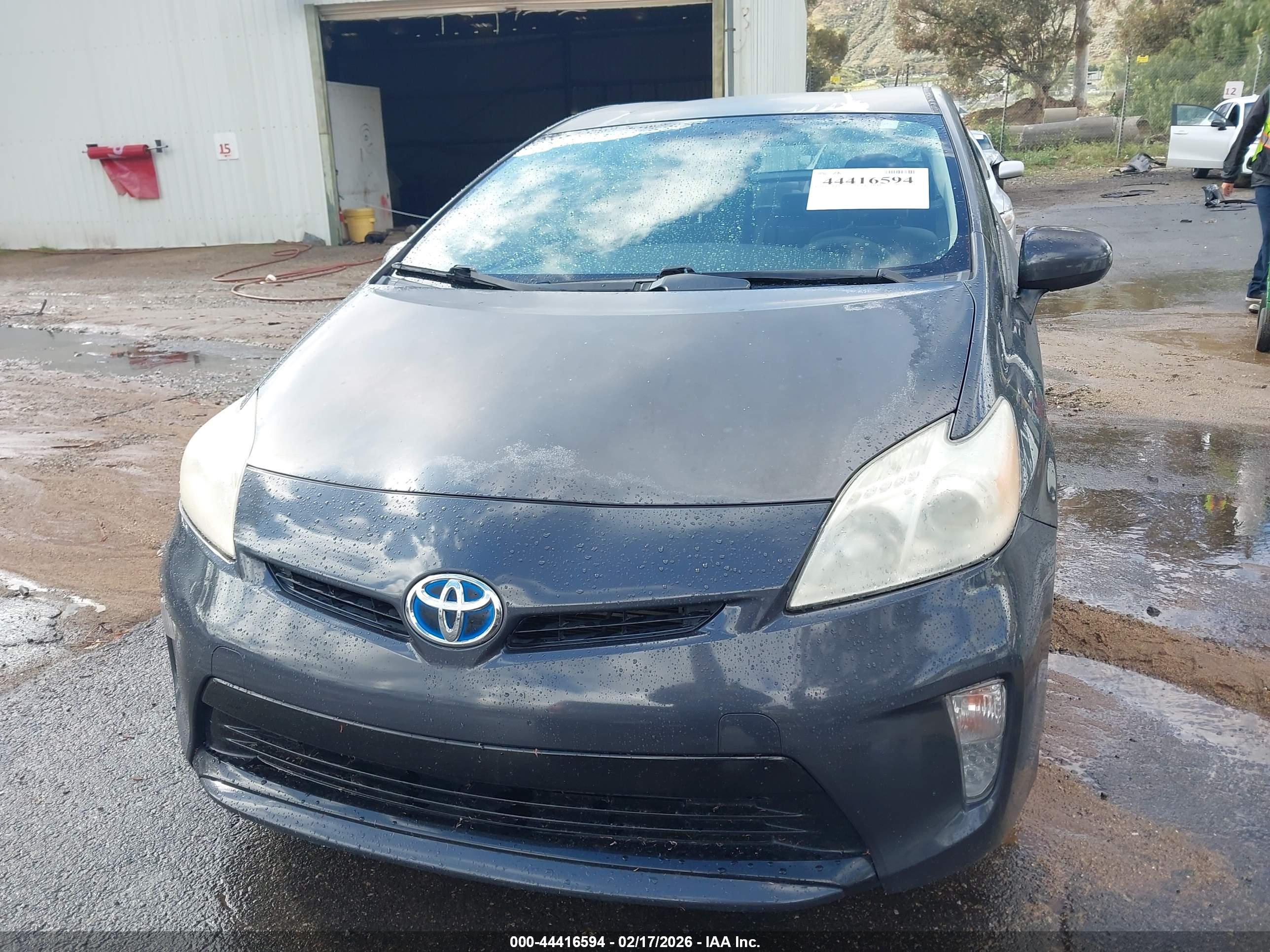 TOYOTA PRIUS image 6