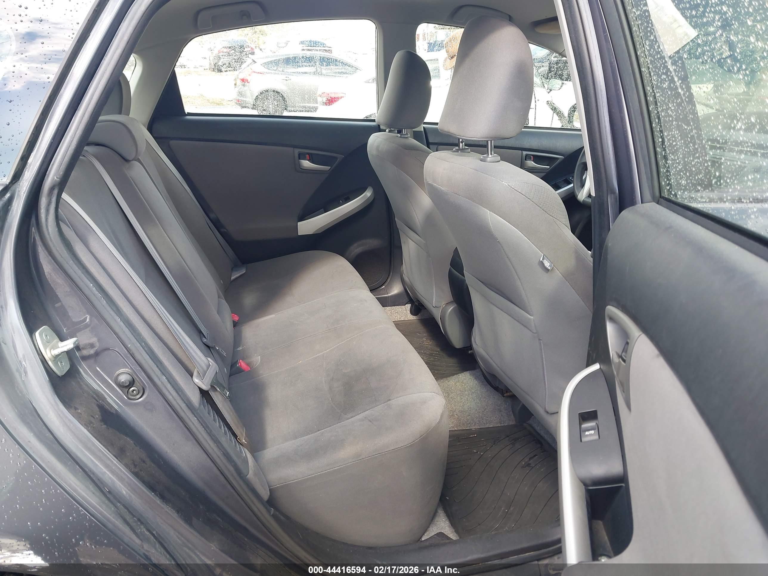 TOYOTA PRIUS image 8