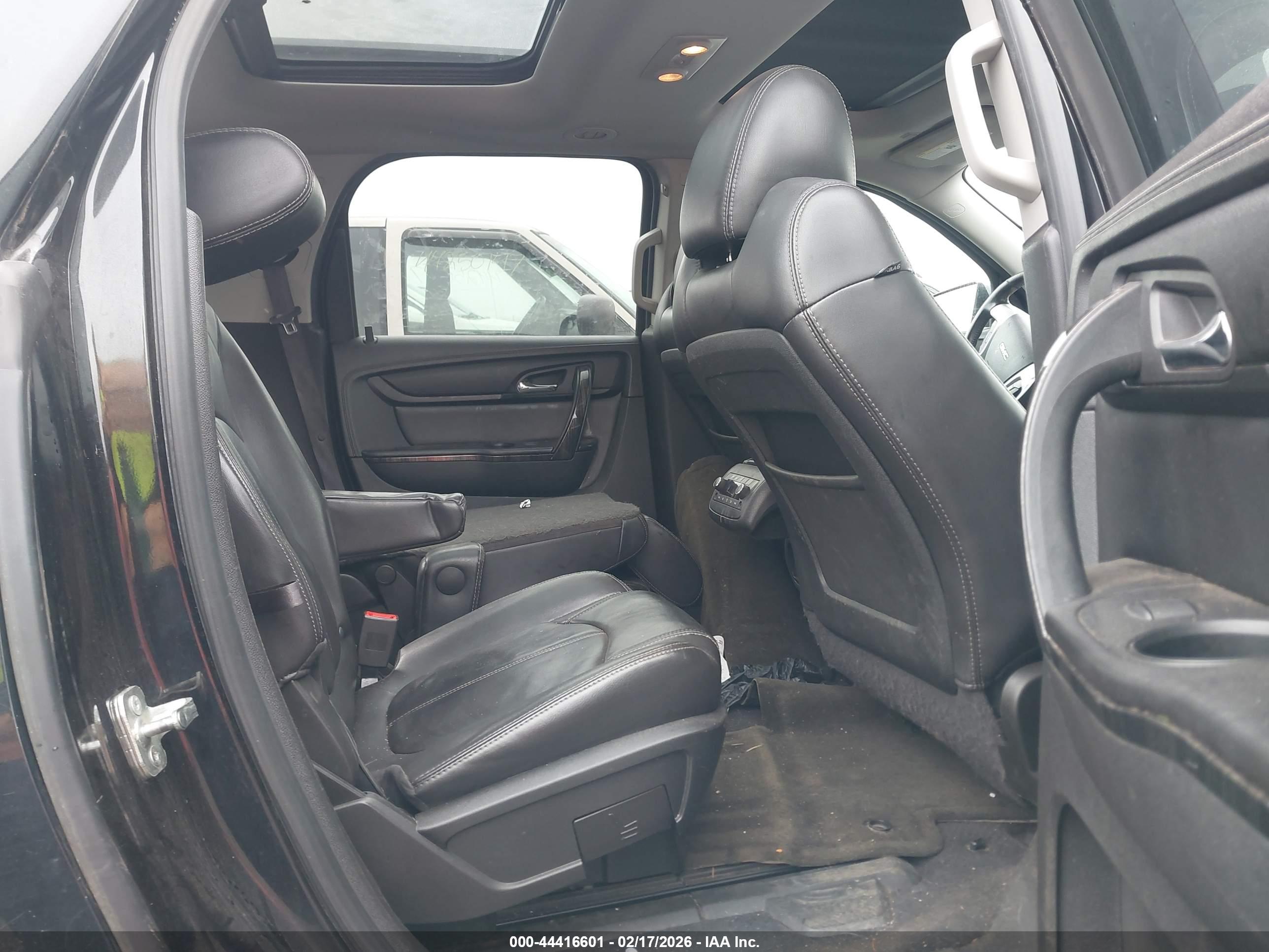 GMC ACADIA image 8