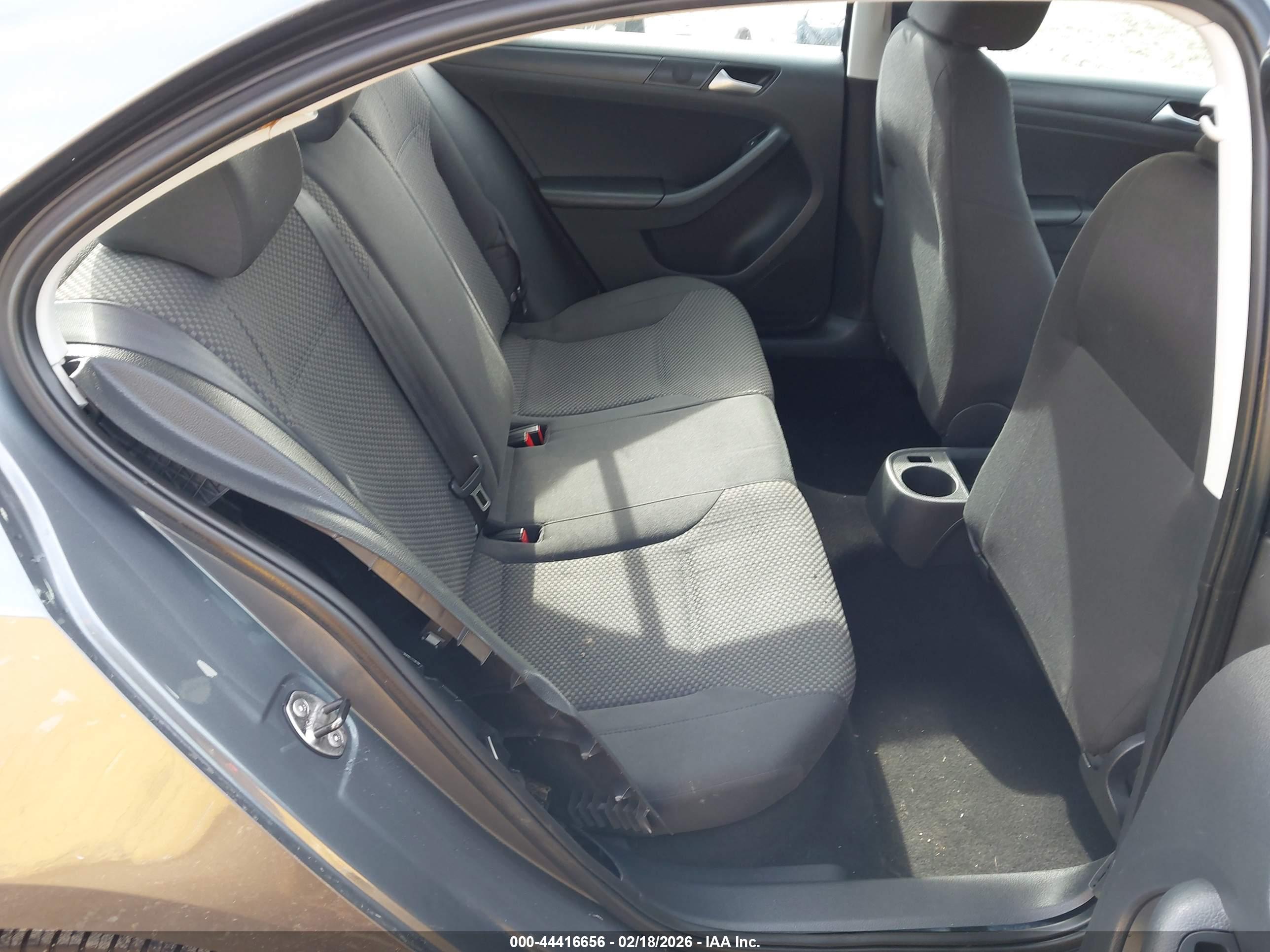 VOLKSWAGEN JETTA image 8