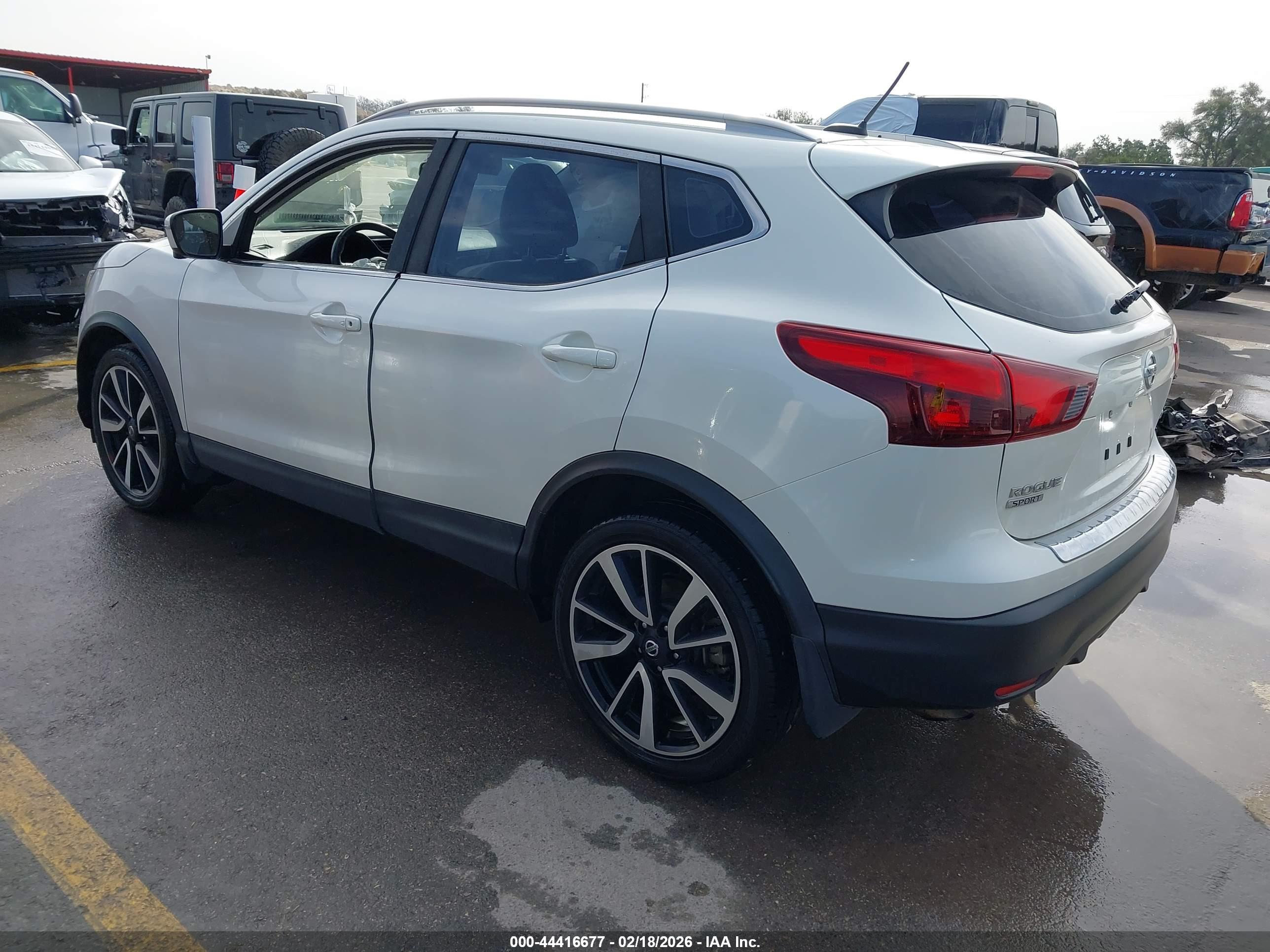 NISSAN ROGUE image 3
