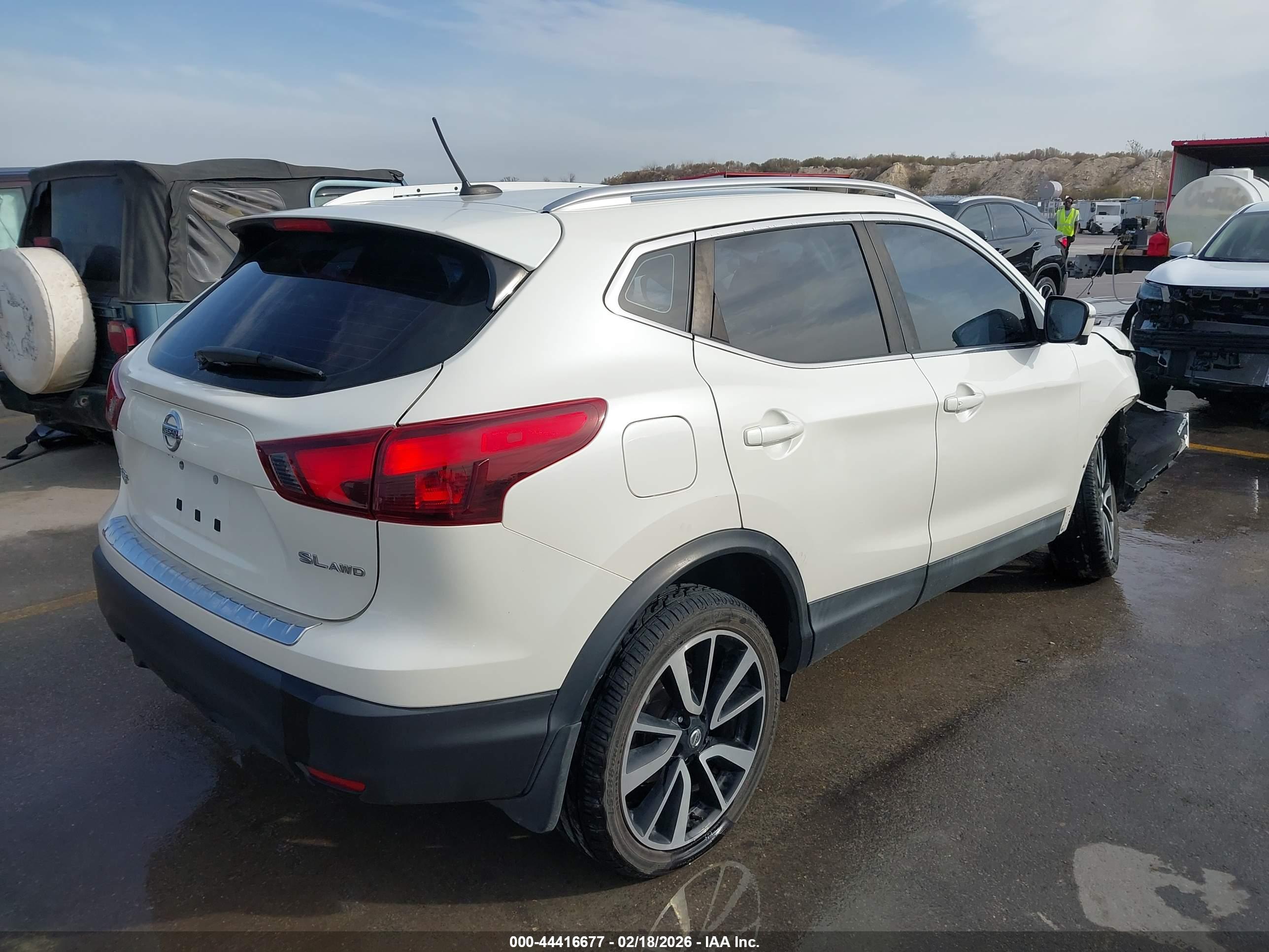 NISSAN ROGUE image 4