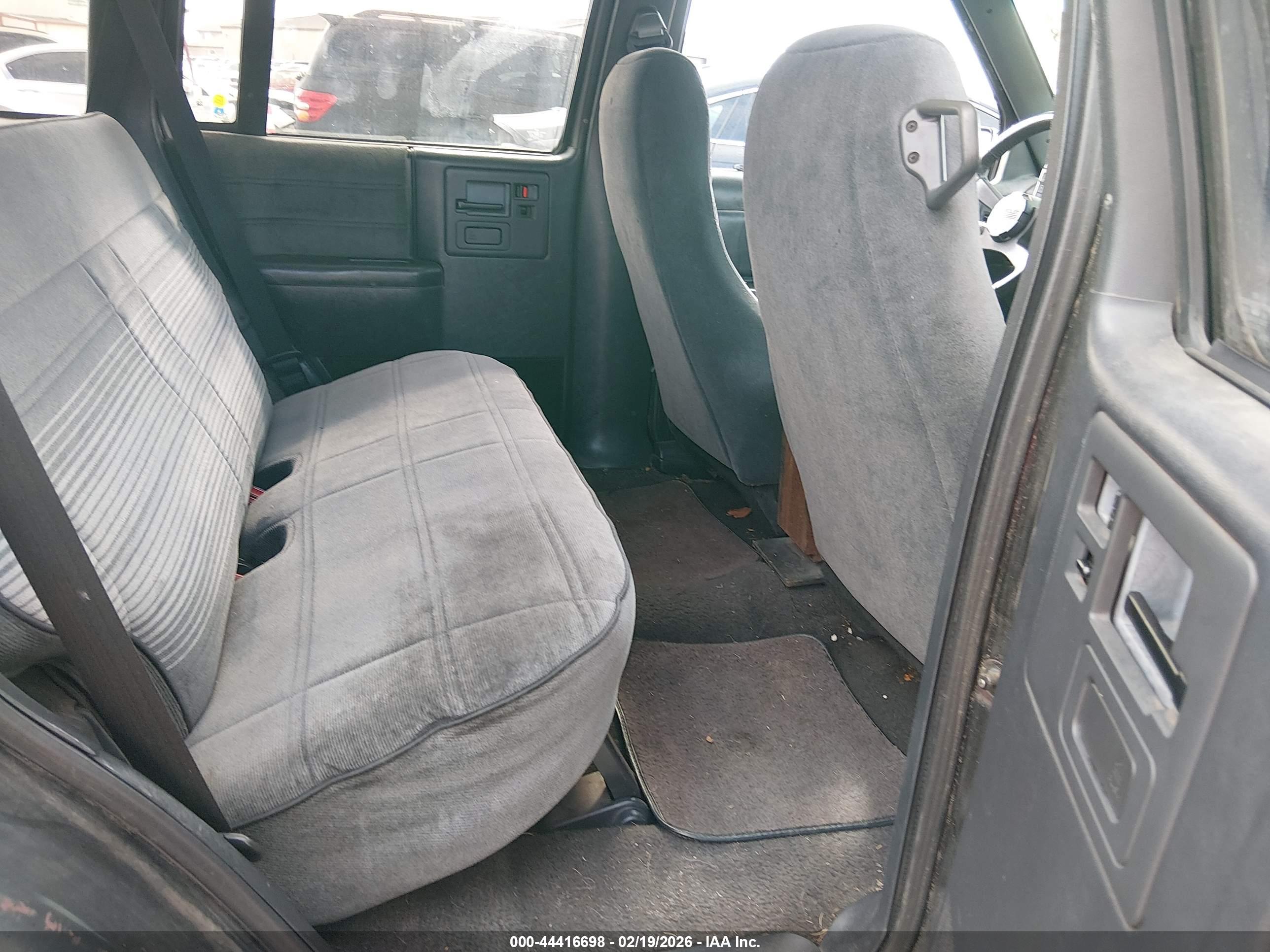 CHEVROLET BLAZER image 8