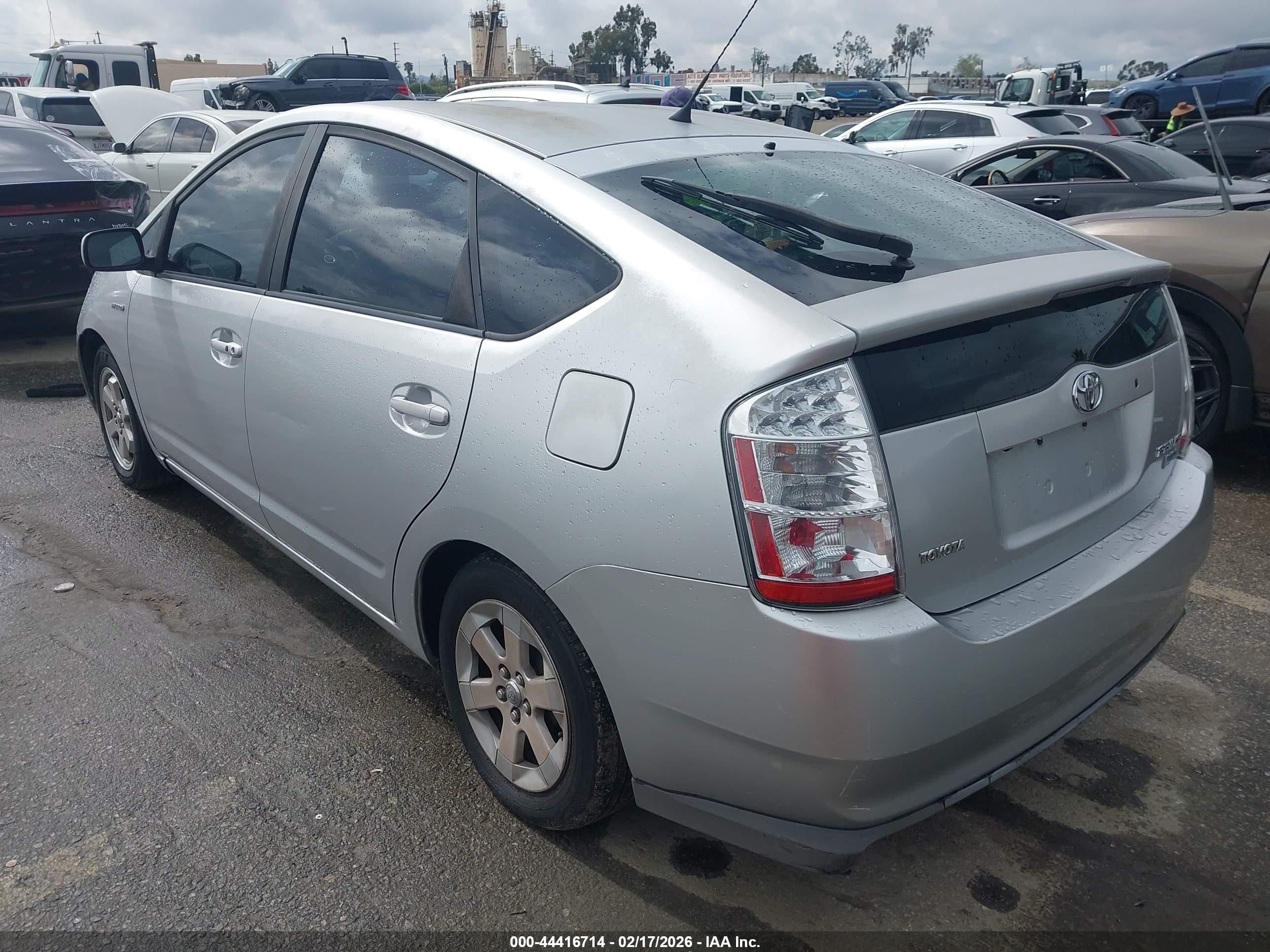TOYOTA PRIUS image 3