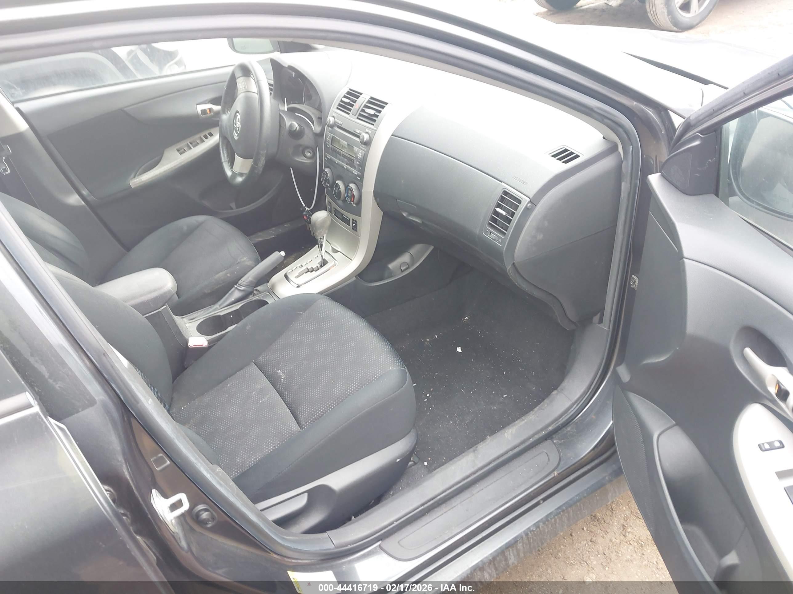TOYOTA COROLLA image 5