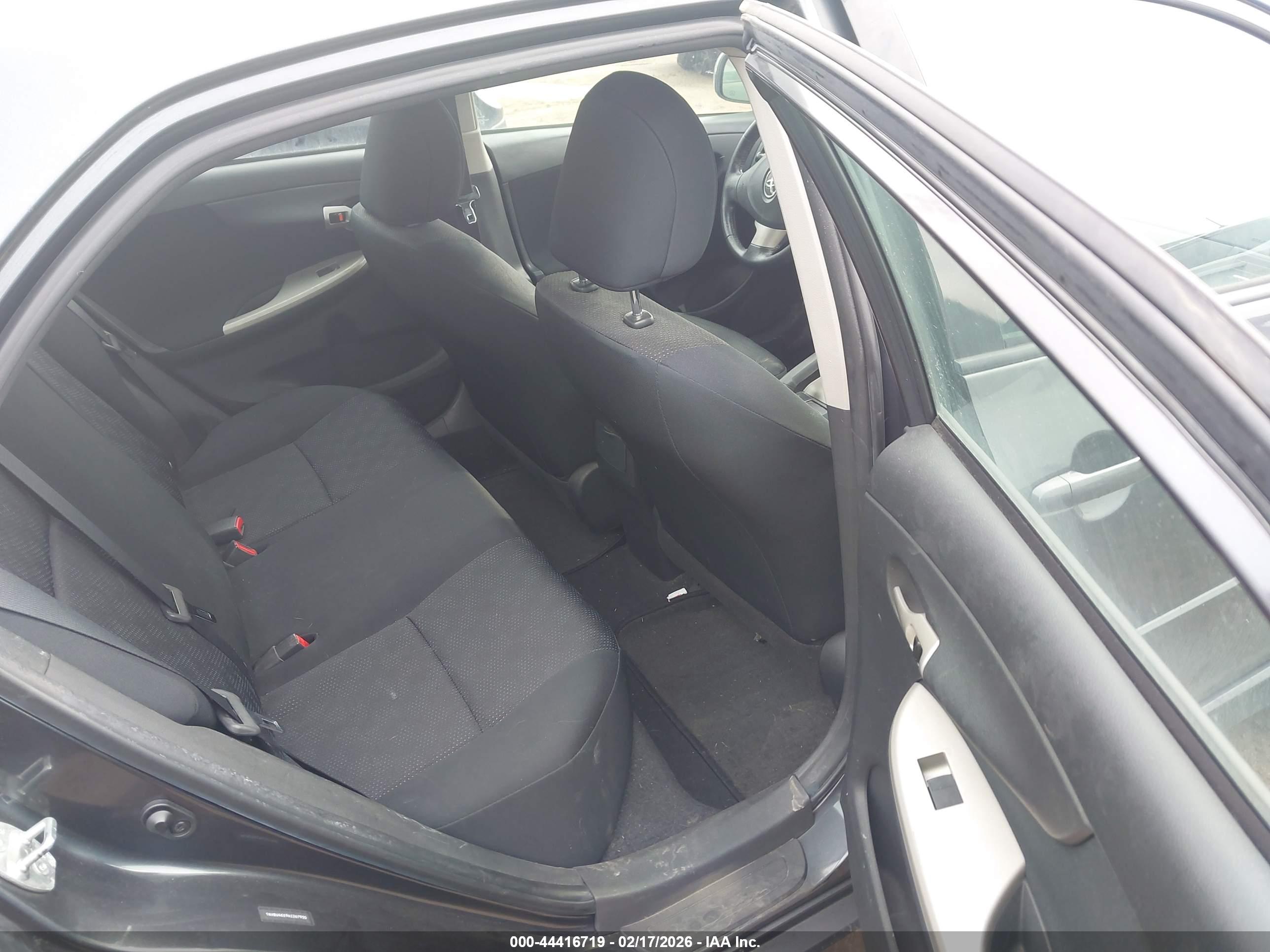 TOYOTA COROLLA image 8