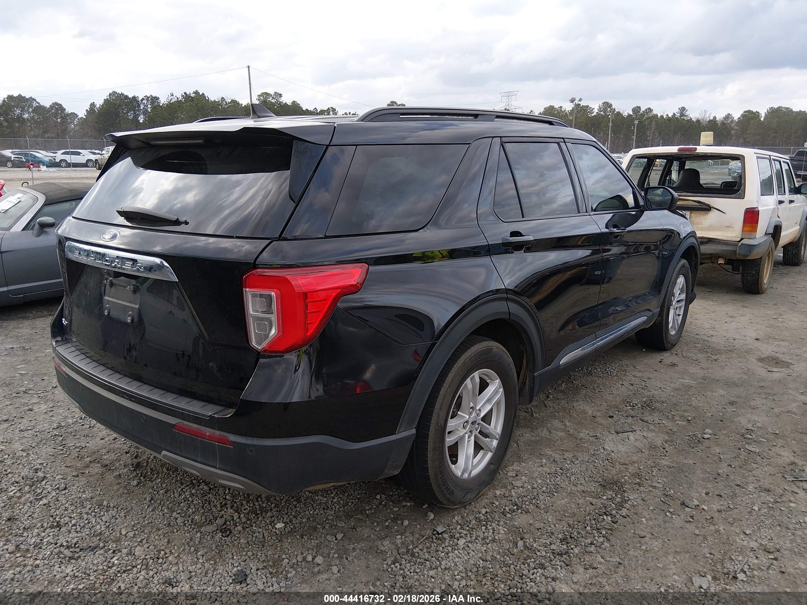 FORD EXPLORER image 4