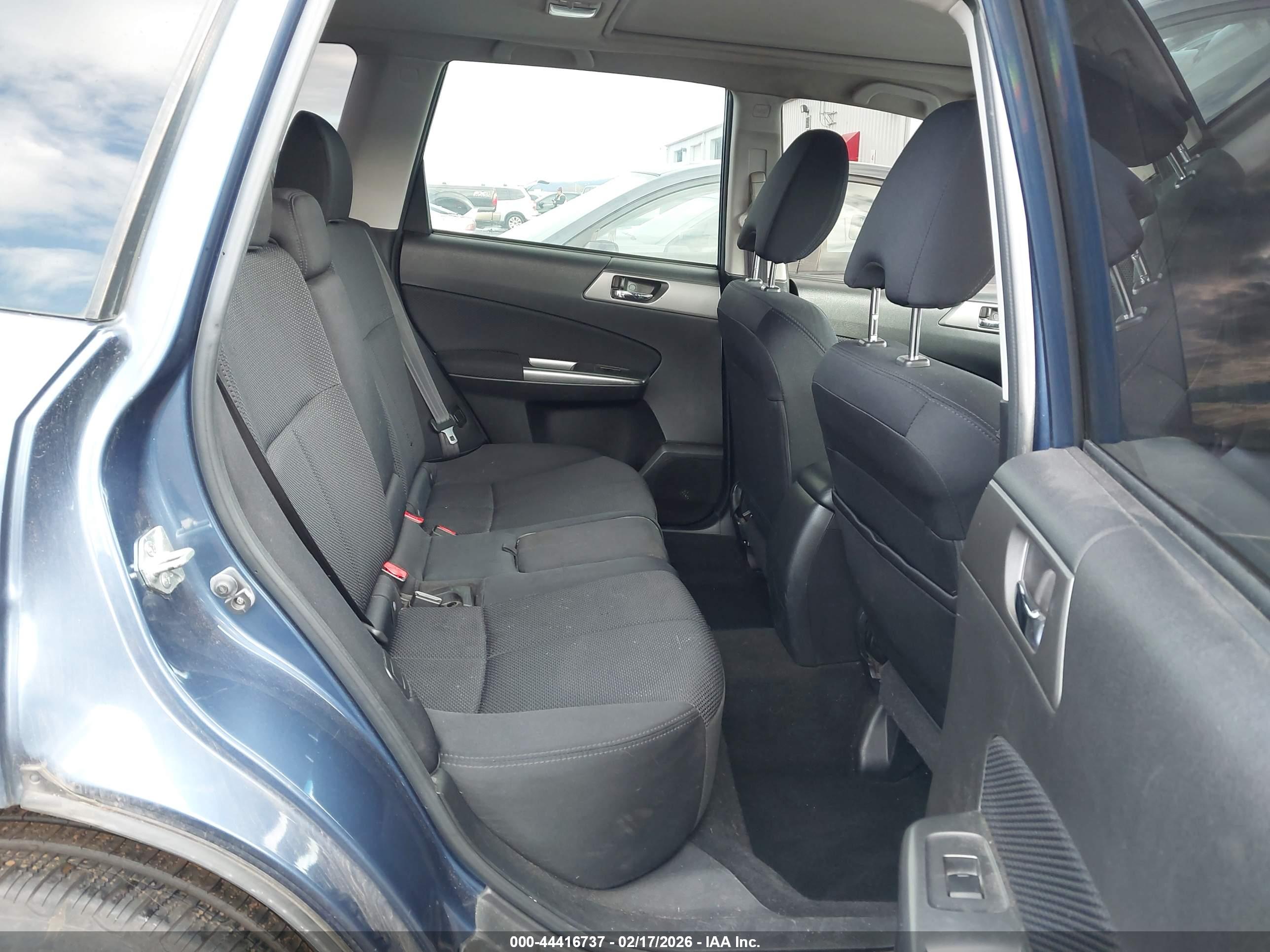 SUBARU FORESTER image 8