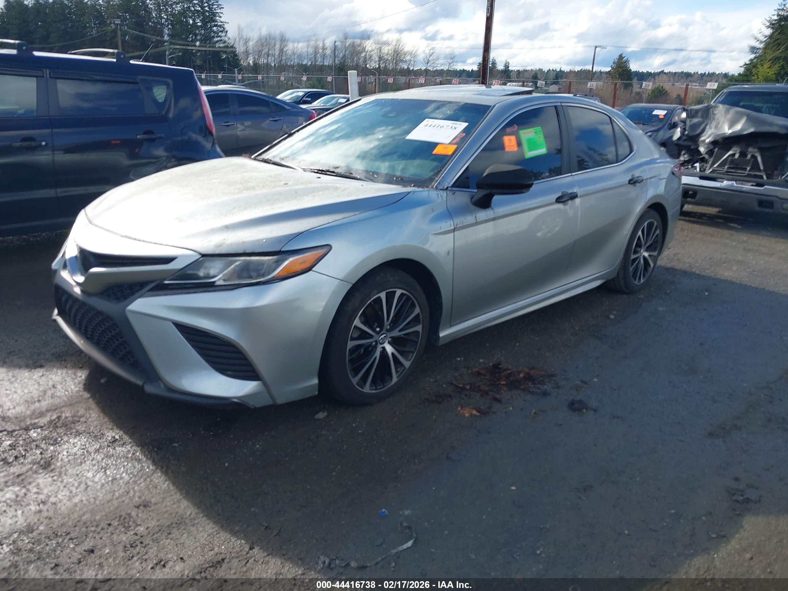 TOYOTA CAMRY image 2