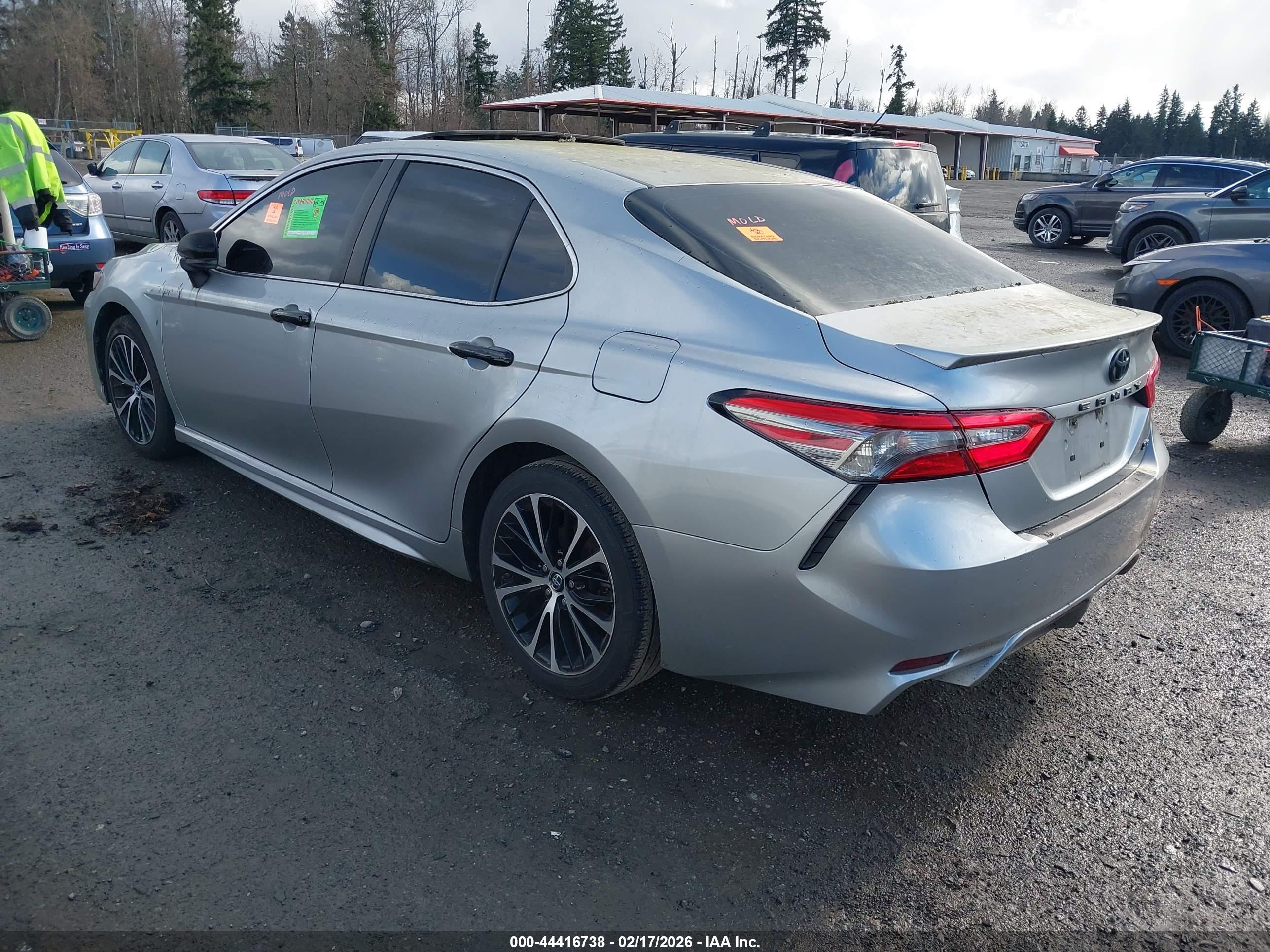 TOYOTA CAMRY image 3