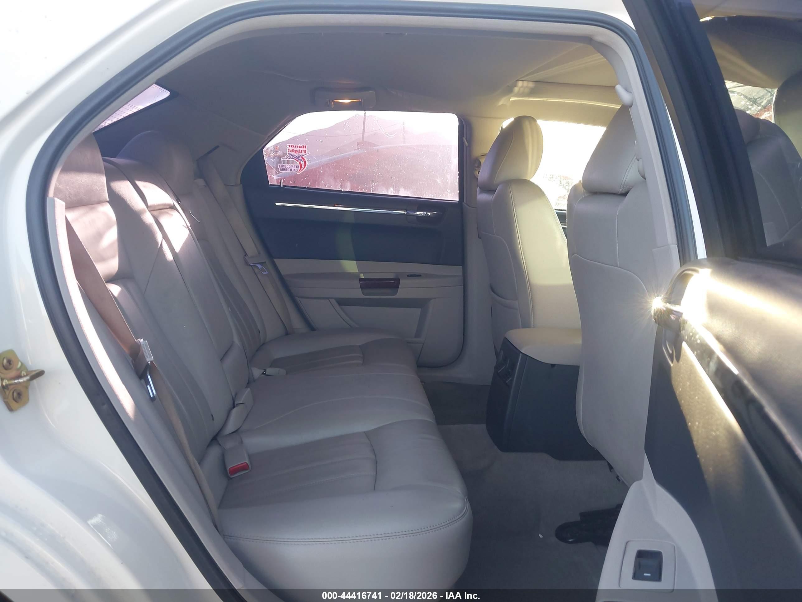 CHRYSLER 300C image 8